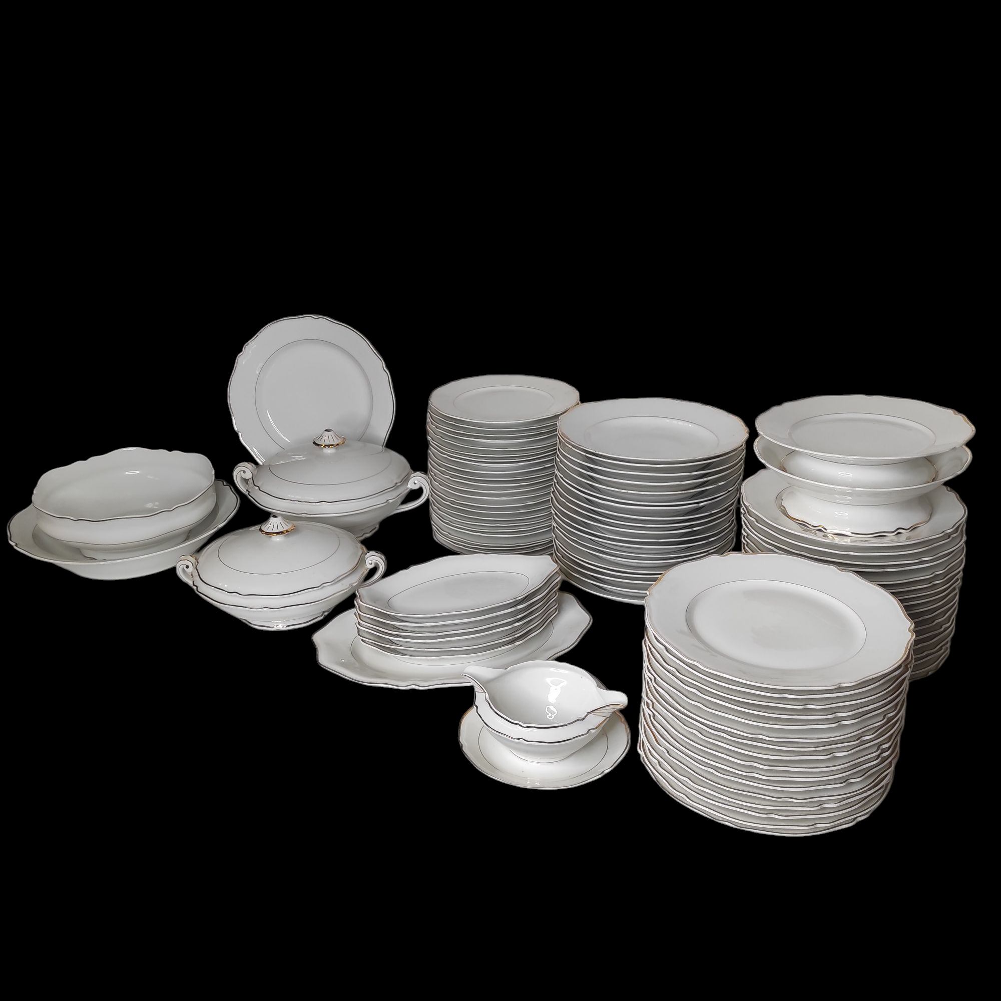 LIMOGES SERVICE DE TABLE EN PORCELAINE BLANCHE ET LISERE OR