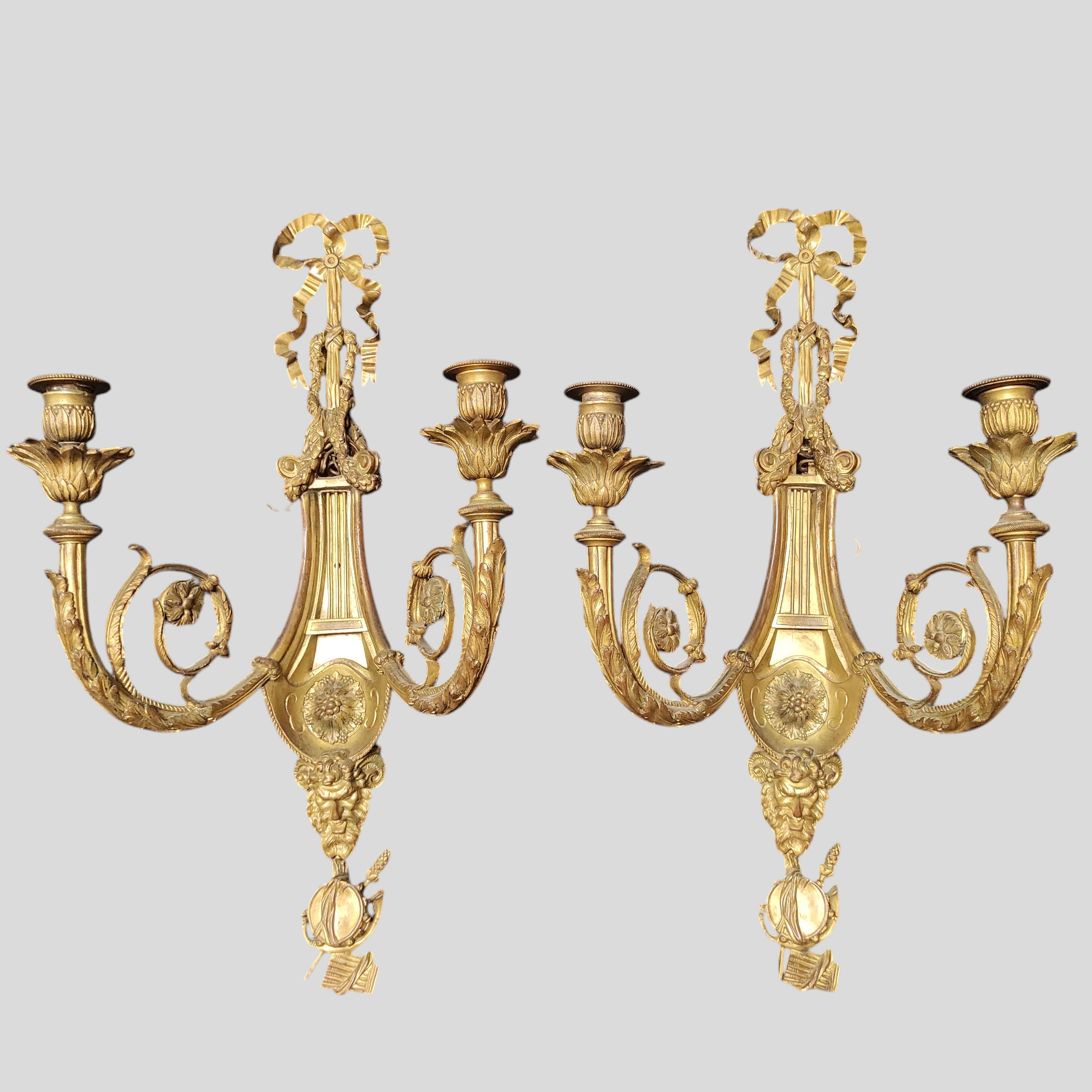 PAIRE D APPLIQUES EMPIRE EN BRONZE A DECOR DE TETES DE FAUNES 56 x 31 CM