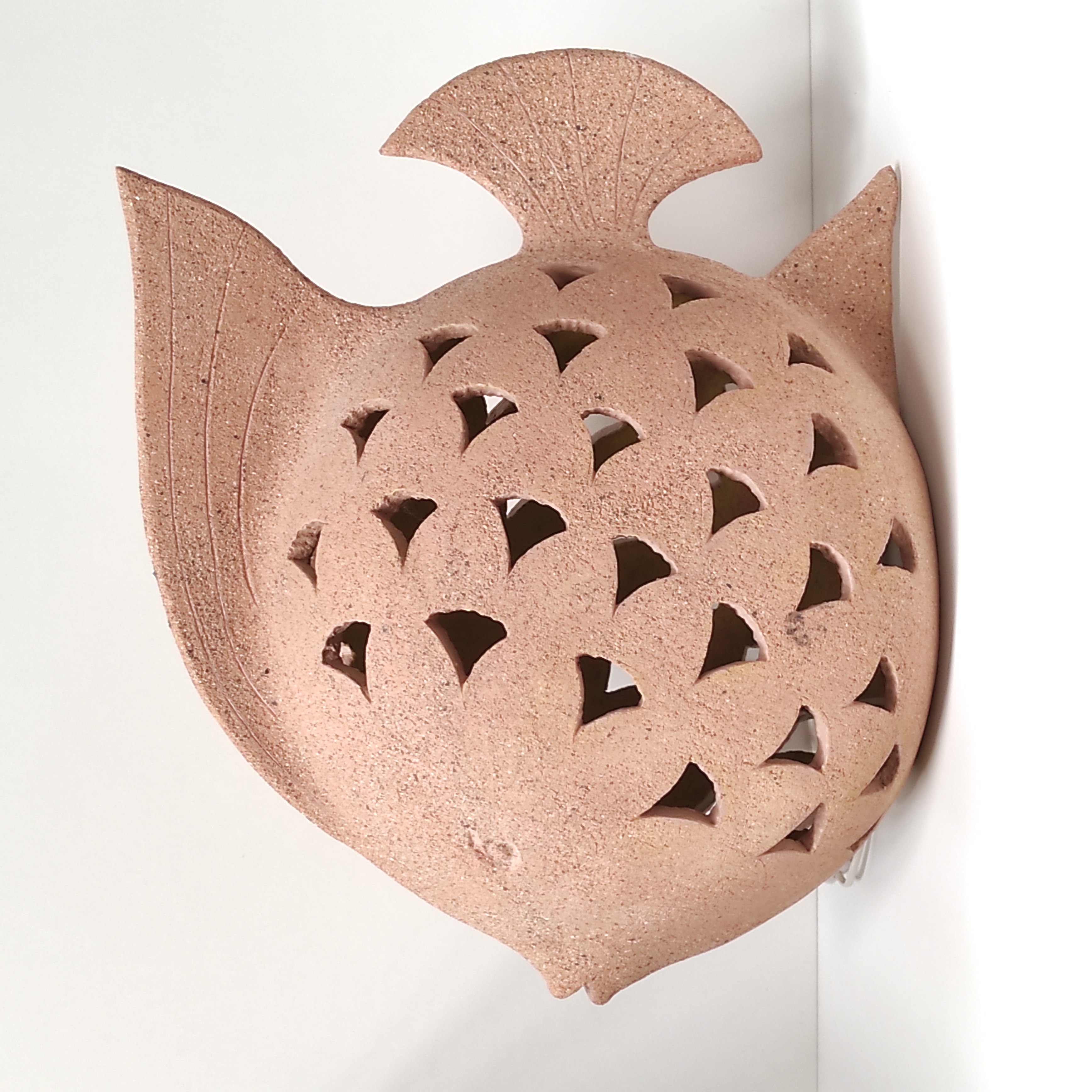 LAMPE POISSON EN TERRE CUITE AJOUREE 64 x 54 x 26 CM