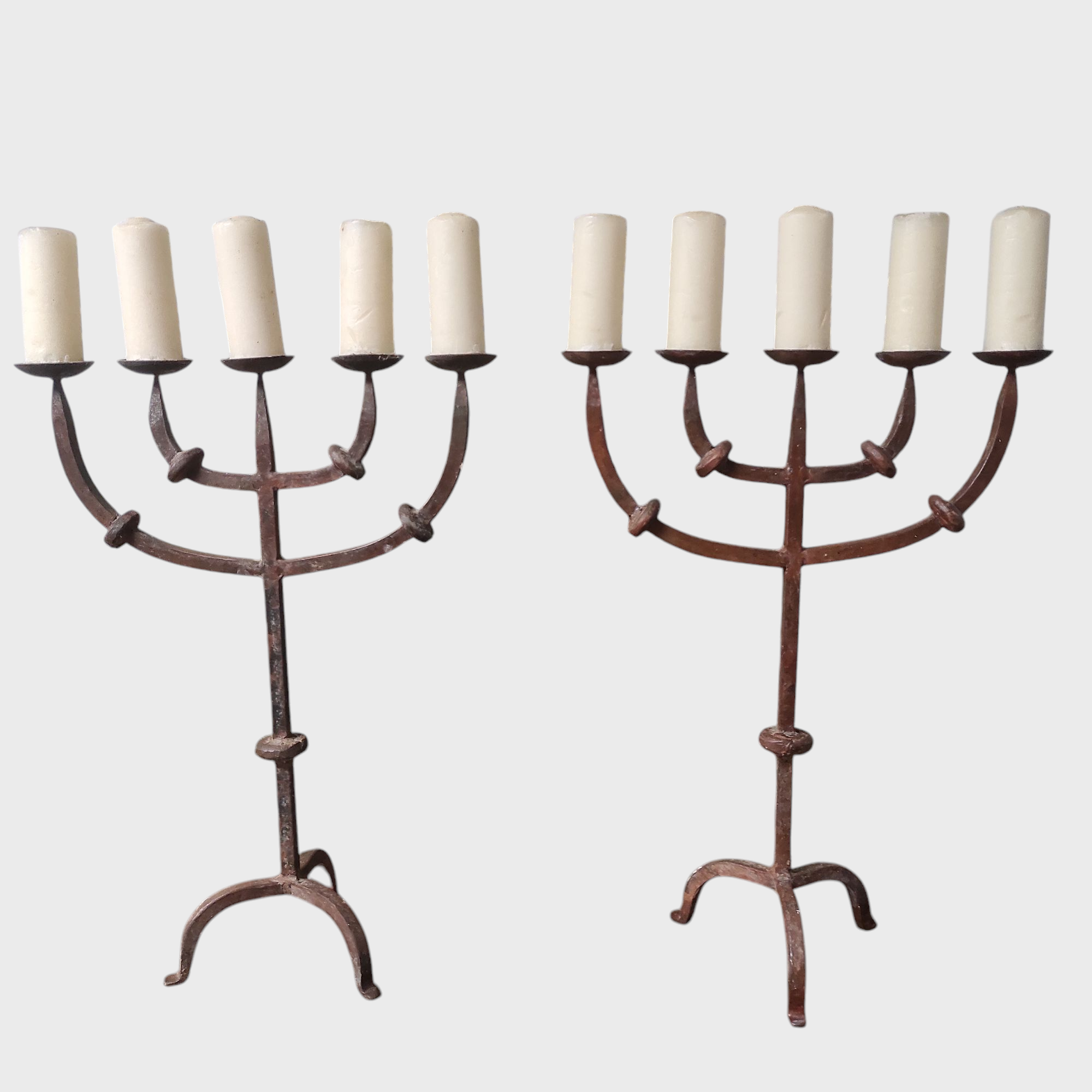 PAIRE D IMPOSANTS CANDELABRES 4 FEUX EN FER FORGE 45/60 CM 