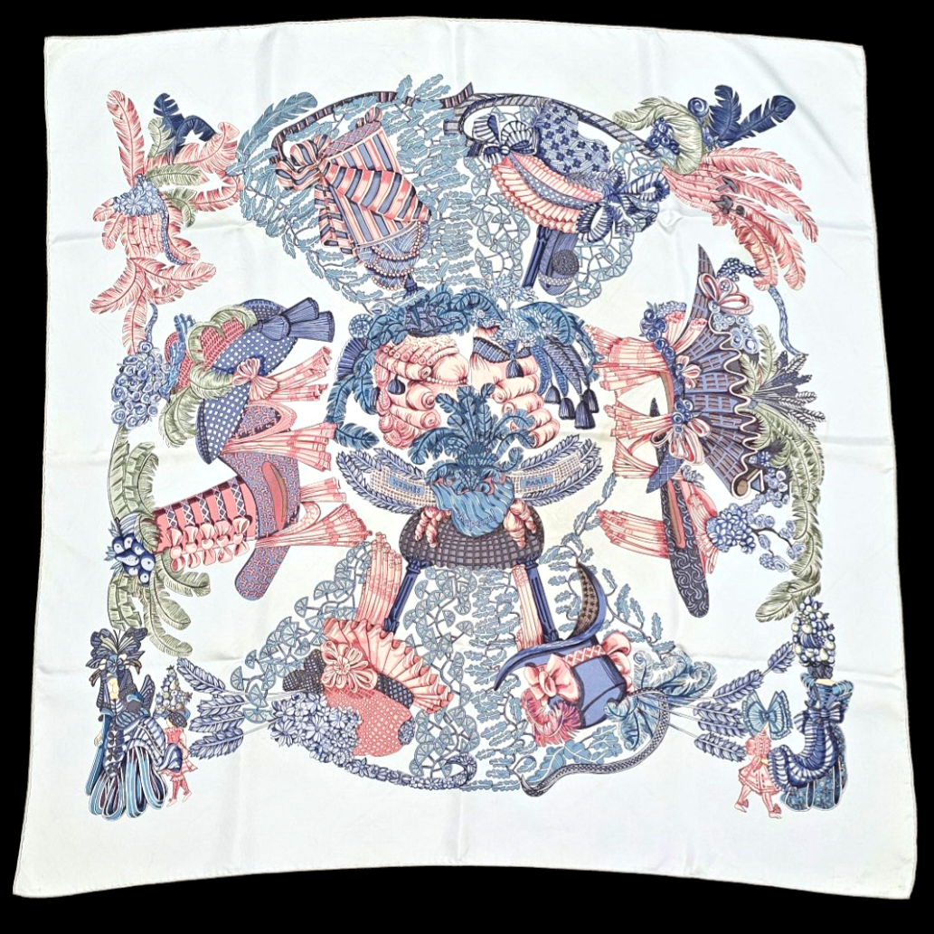HERMES CARRE CHAPEAUX ! DE FAIVRE ANNIE FOND BLEU (TACHES)