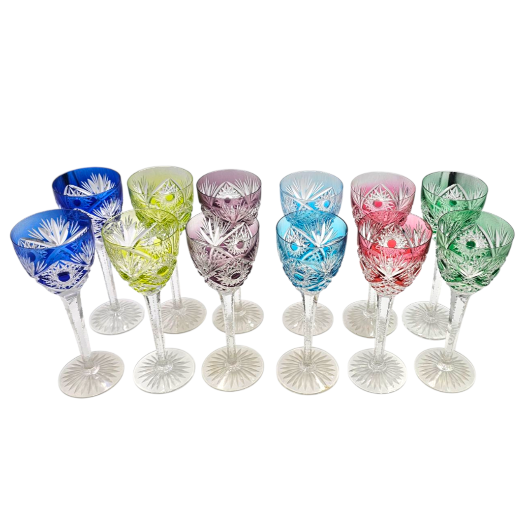 SAINT LOUIS ? 12 VERRES EN CRISTAL DE COULEUR SUR PIED 