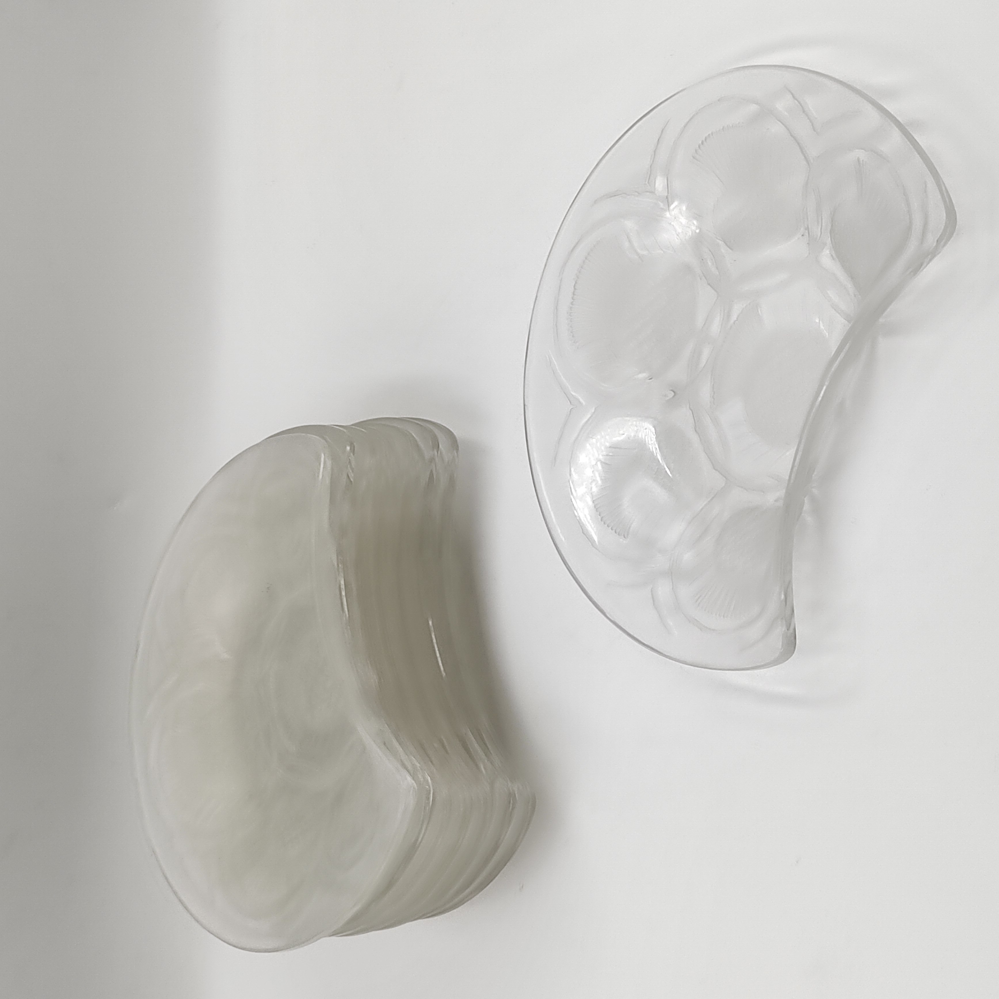 LALIQUE FRANCE 8 ASSIETTES A SALADE A DECOR DE CHARDONS