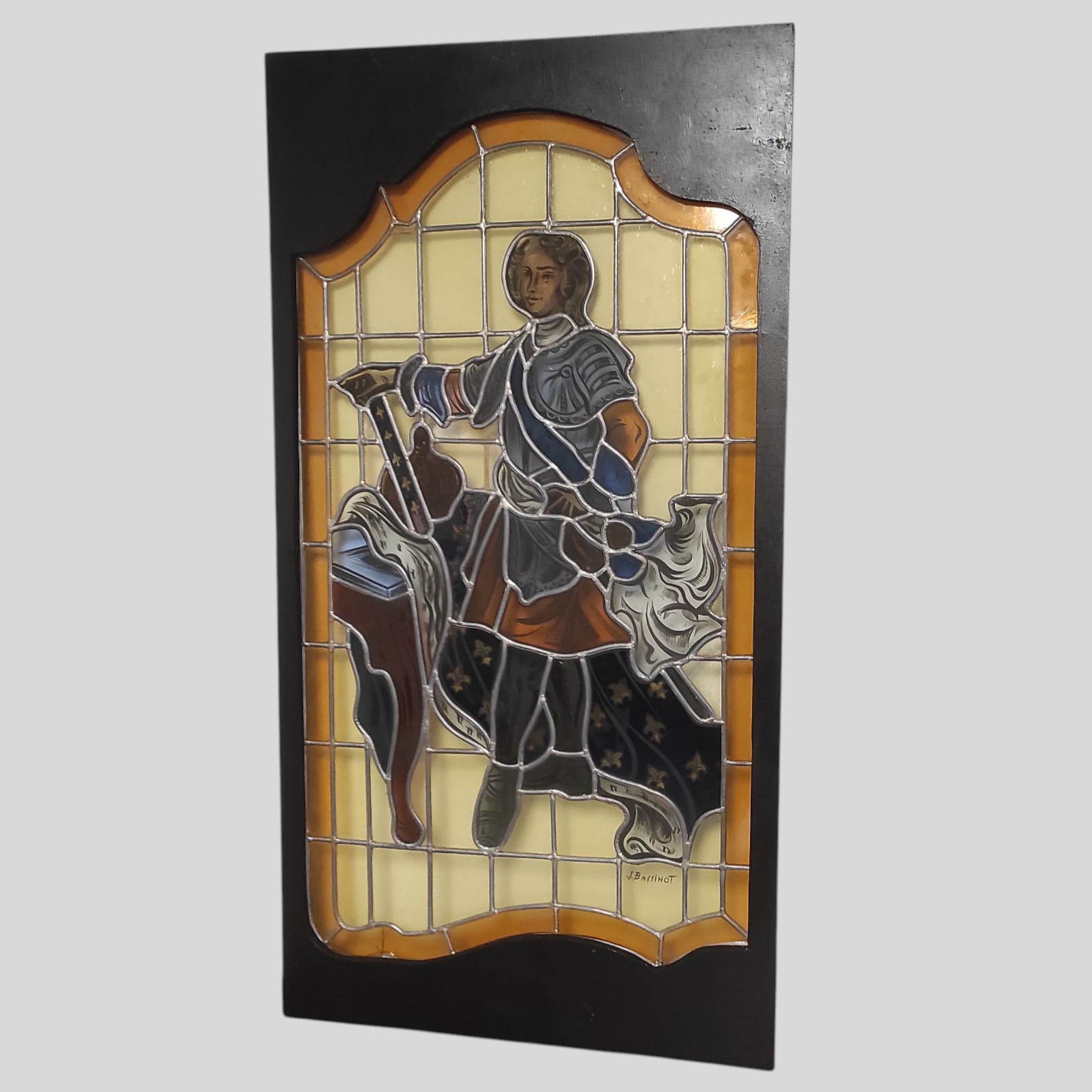 BASSINOT VITRAIL LOUIS XV EN ARMURE (1 ECLAT) 115 x 60 CM