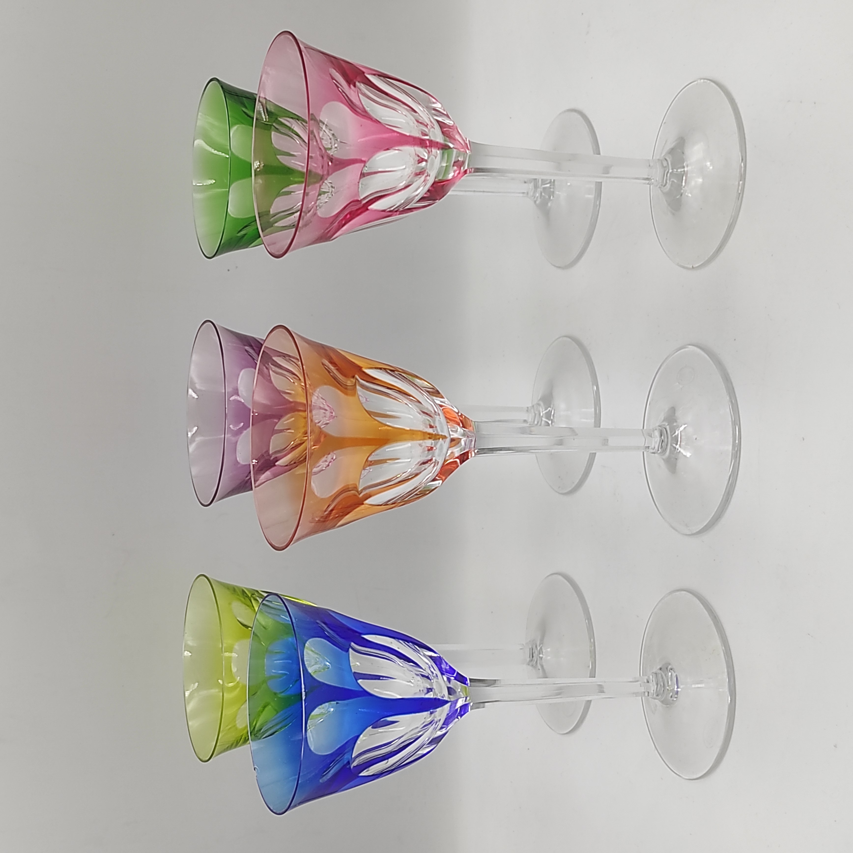 MOSER 6 VERRES A VIN EN CRISTAL DE COULEUR DONT 1 EN L ETAT