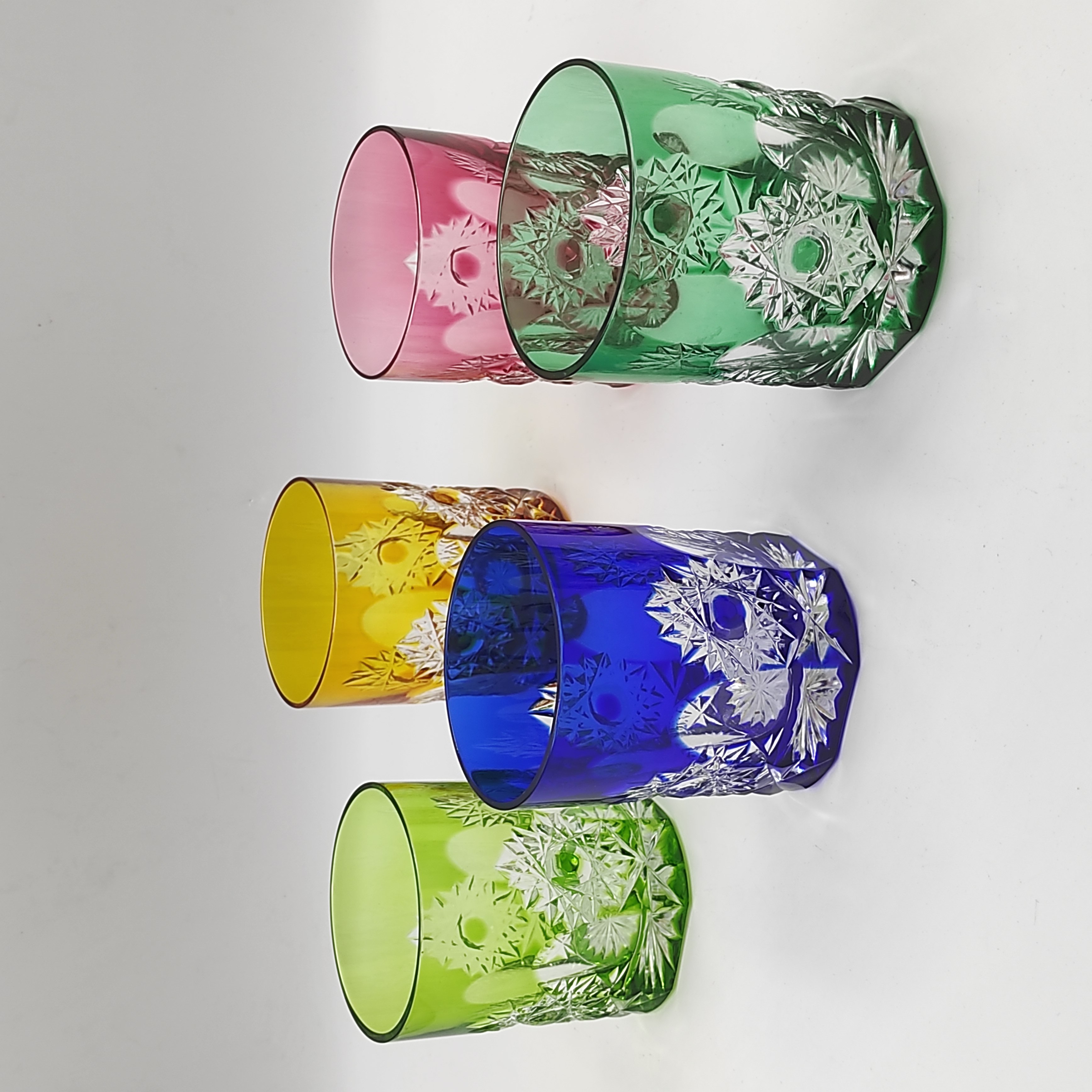5 VERRES EN CRISTAL DE COULEUR