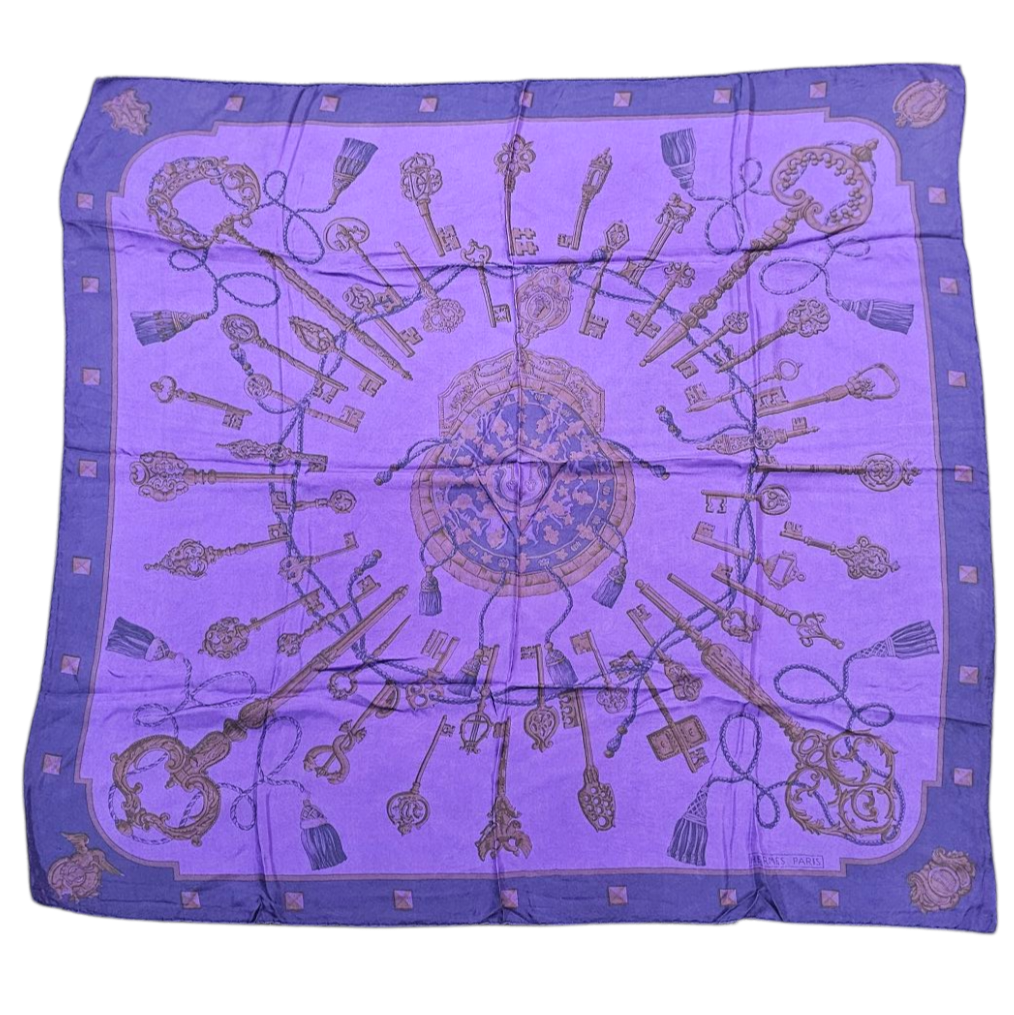 HERMES CARRE LES CLES SURTEINT DIP DYE VIOLET DE CATY LATHAM (TACHE -PETIT TROU)