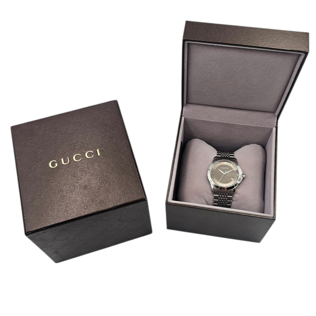 GUCCI MONTRE G-TIMELESS (126.4) EN ACIER MVT QUARTZ + LIVRET + ECRIN CIRCA 2016