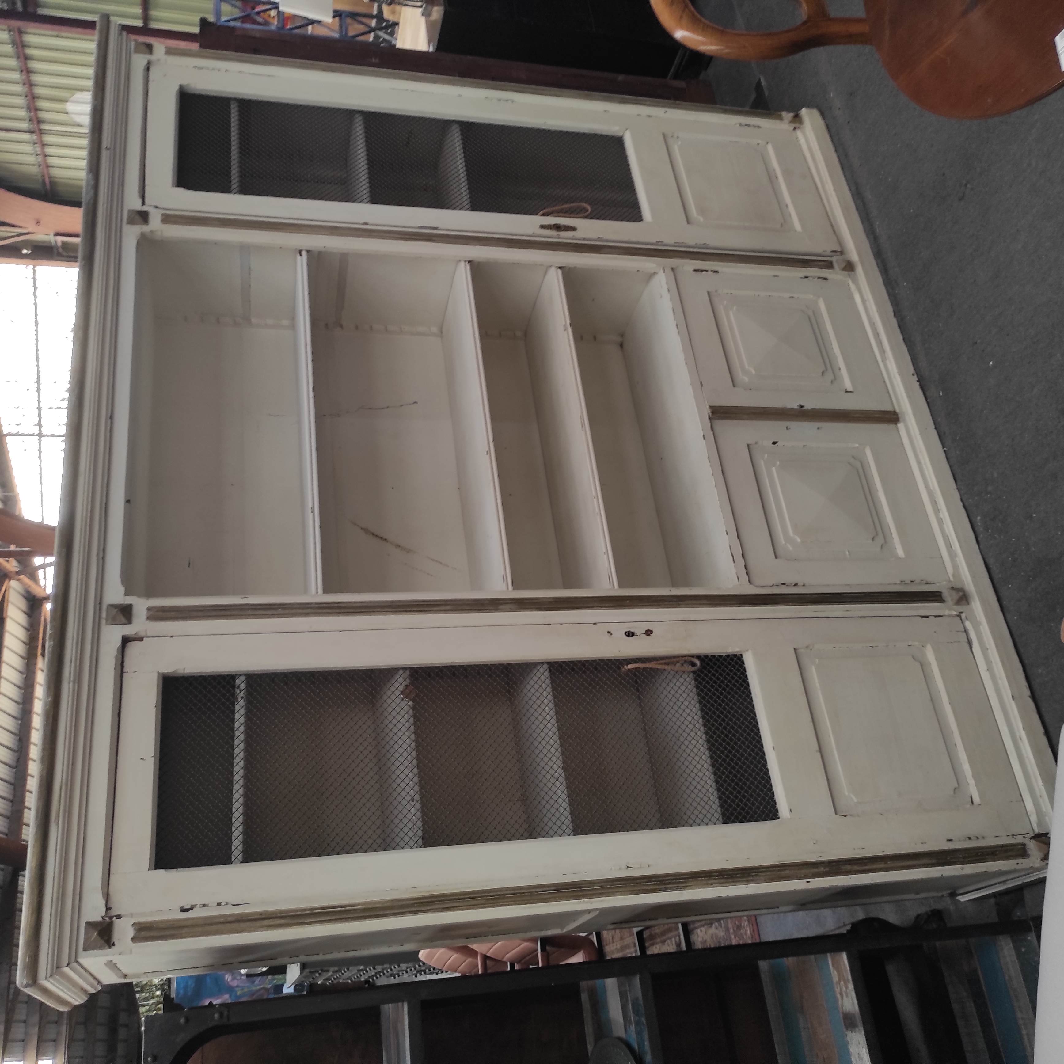 BIBLIOTHEQUE 4 PORTES ET ETAGERES 227/205/42 CM EN L ETAT