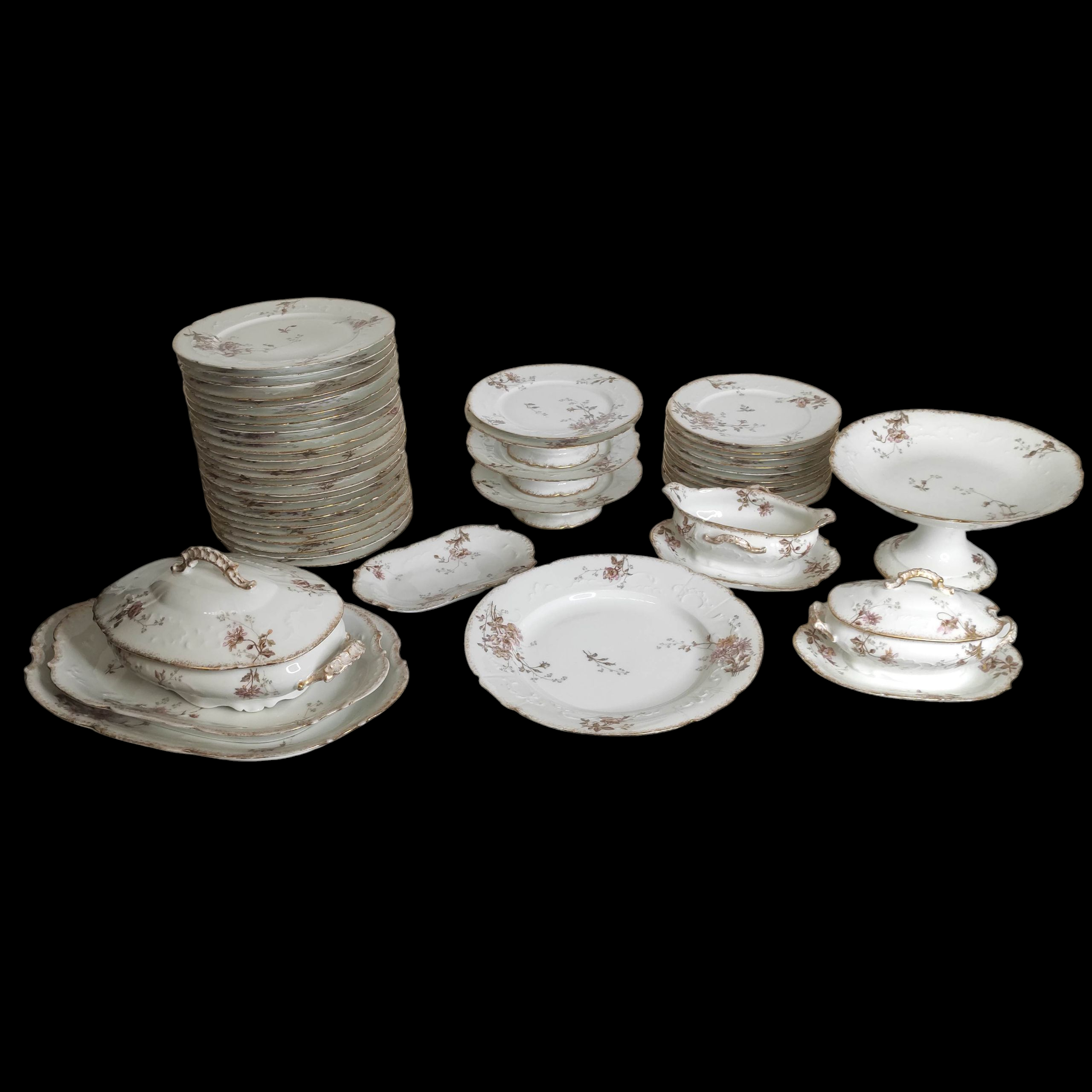LIMOGES ANCIEN SERVICE DE TABLE A DECOR DE FLEURS ( ECLATS)