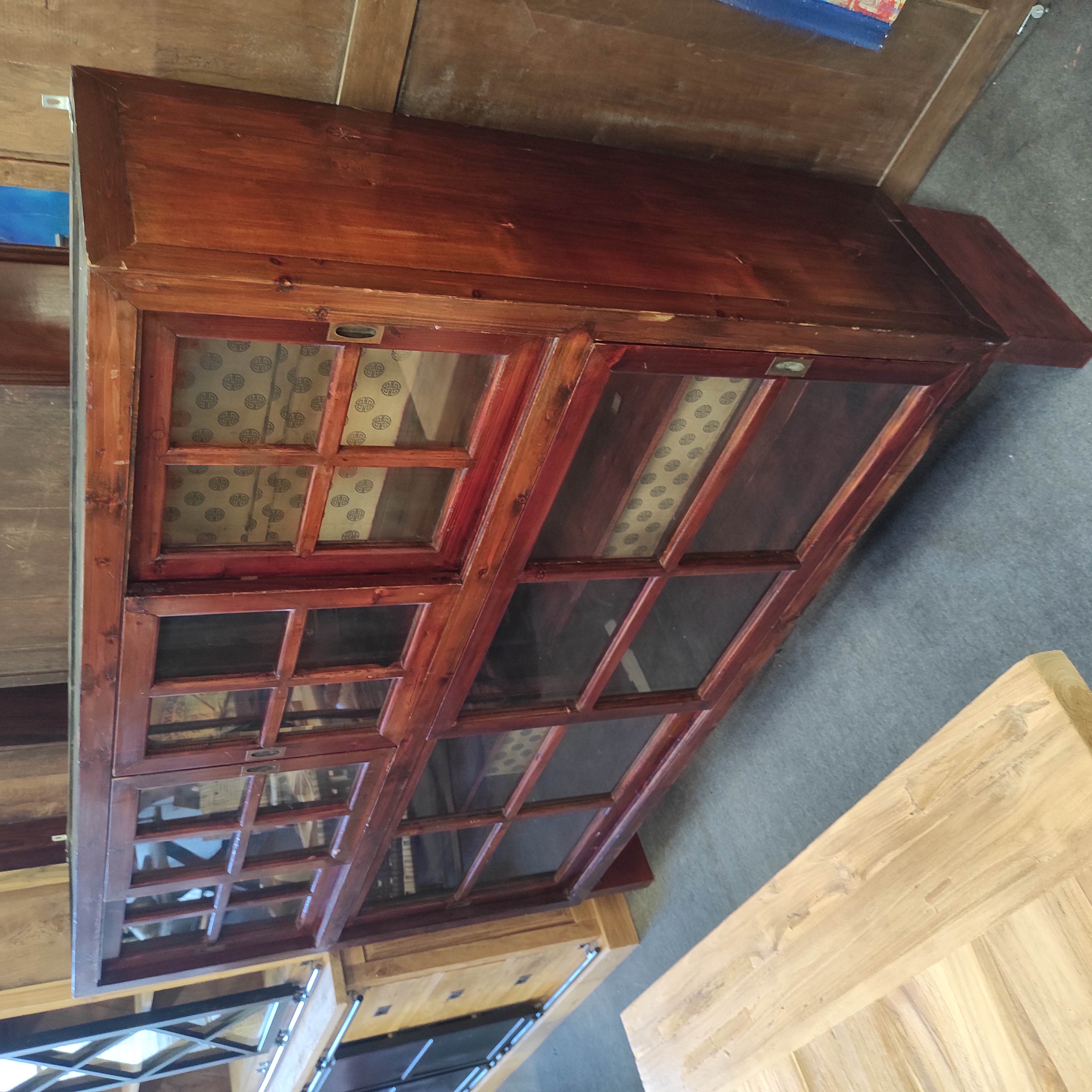 VITRINE 6 PORTES COULISSANTES 200/152/42 CM EN L ETAT