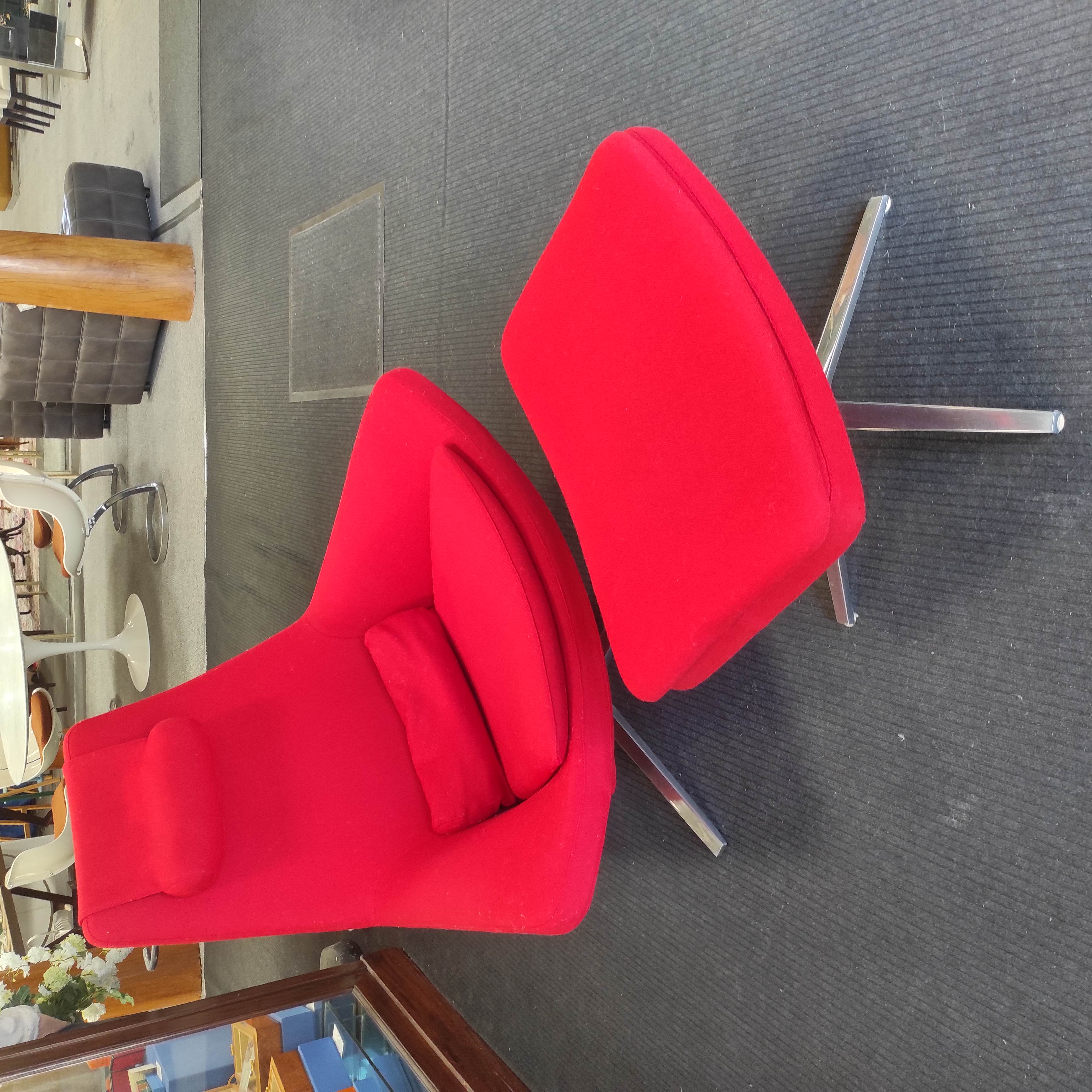 B&B ITALIA FAUTEUIL PIVOTANT 100/94/84 CM ET OTTOMAN TISSU SIDRO COLORIS ROUGE