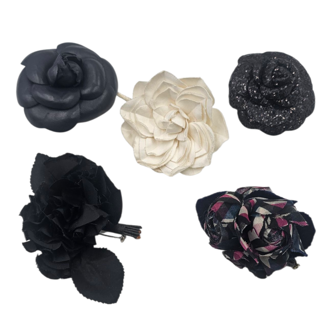 CHANEL CAMELIA SERIE DE 5 BROCHES (VIP) DIFFERENTES MATIERES 