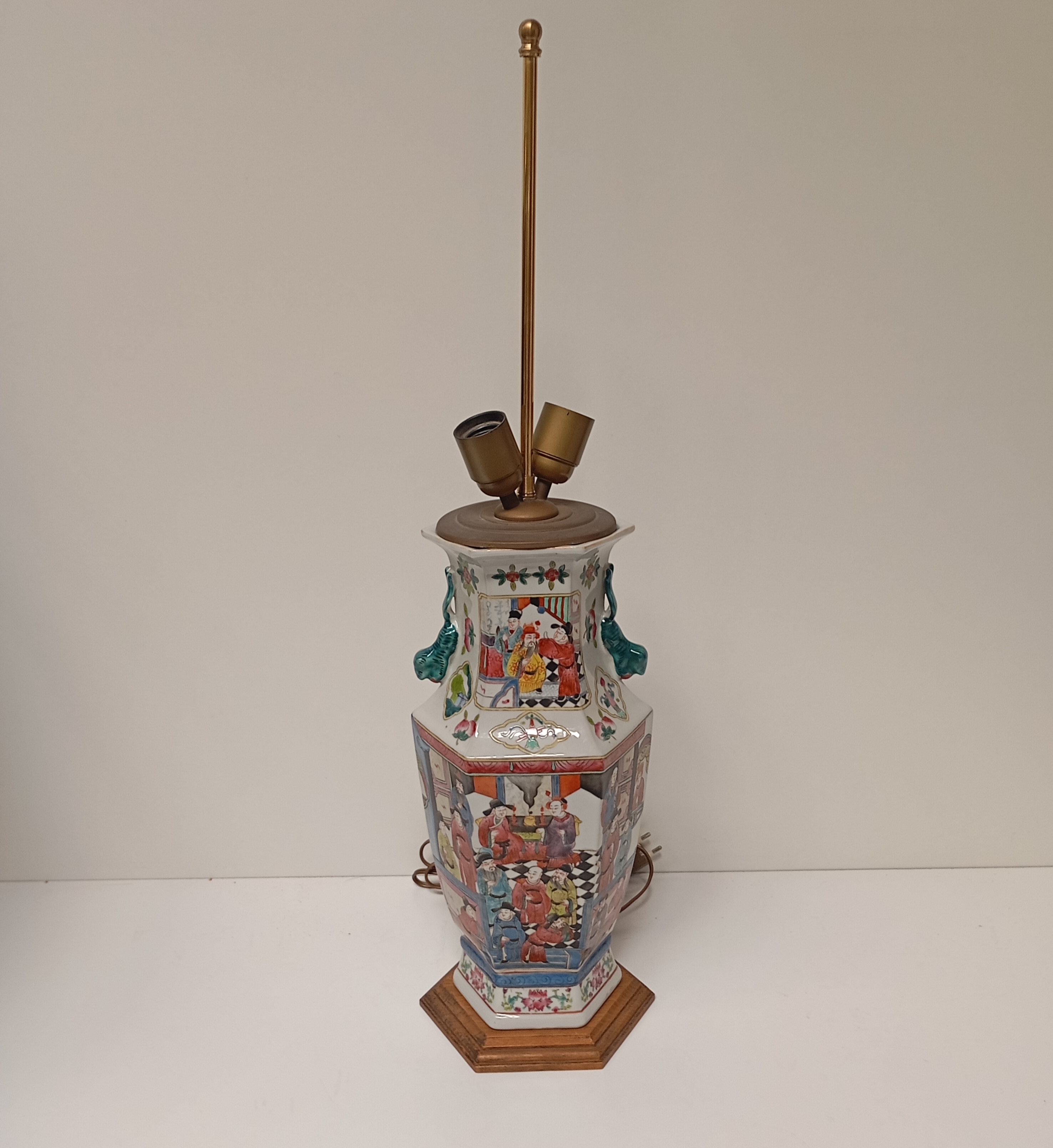 LAMPE AU DECOR JAPONISANT 