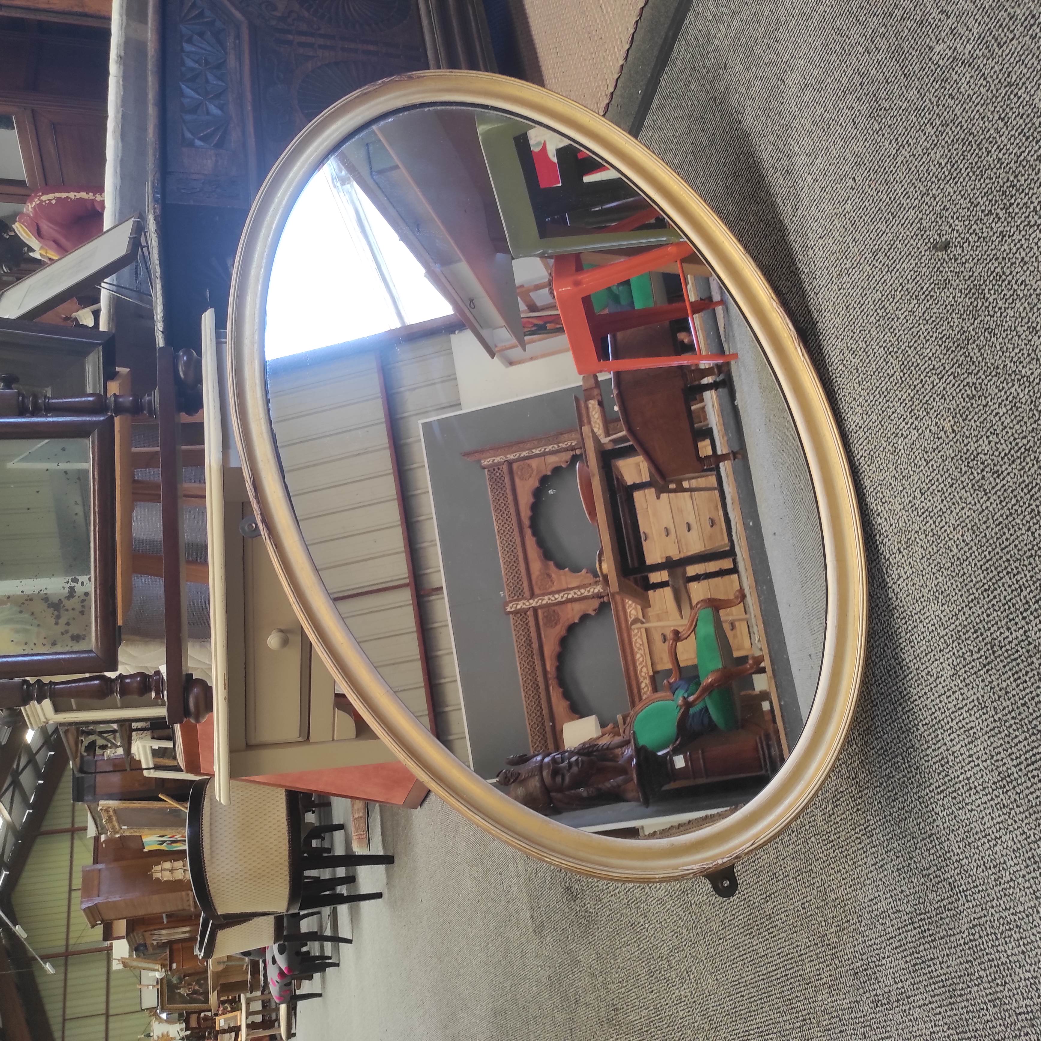 MIROIR DORE ANCIEN A DECOR DE RUBANS CROISES 100 x 63 CM