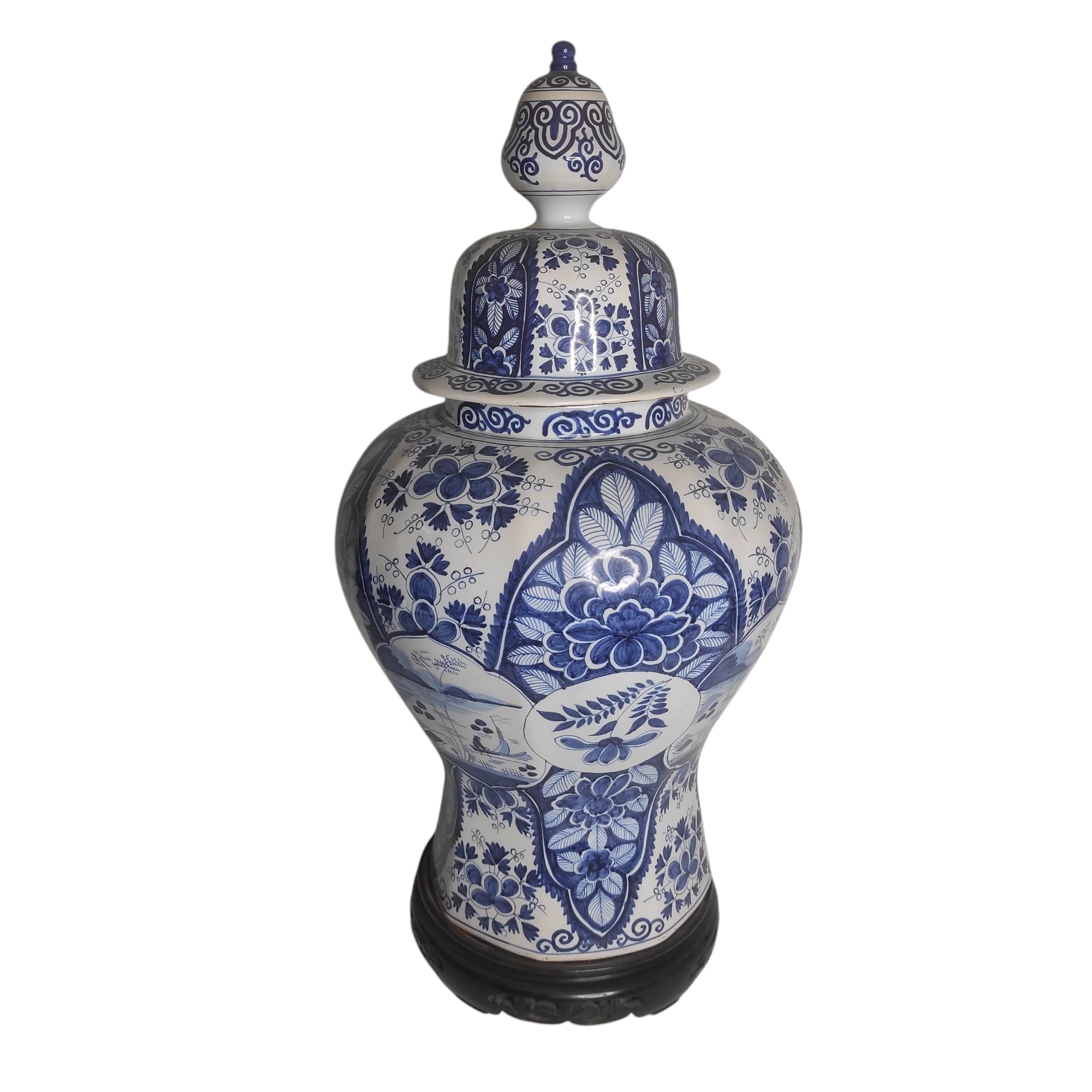 TRES GRANDE POTICHE A DECOR ORIENTAL BLEUE ET BLANCHE H 60 CM