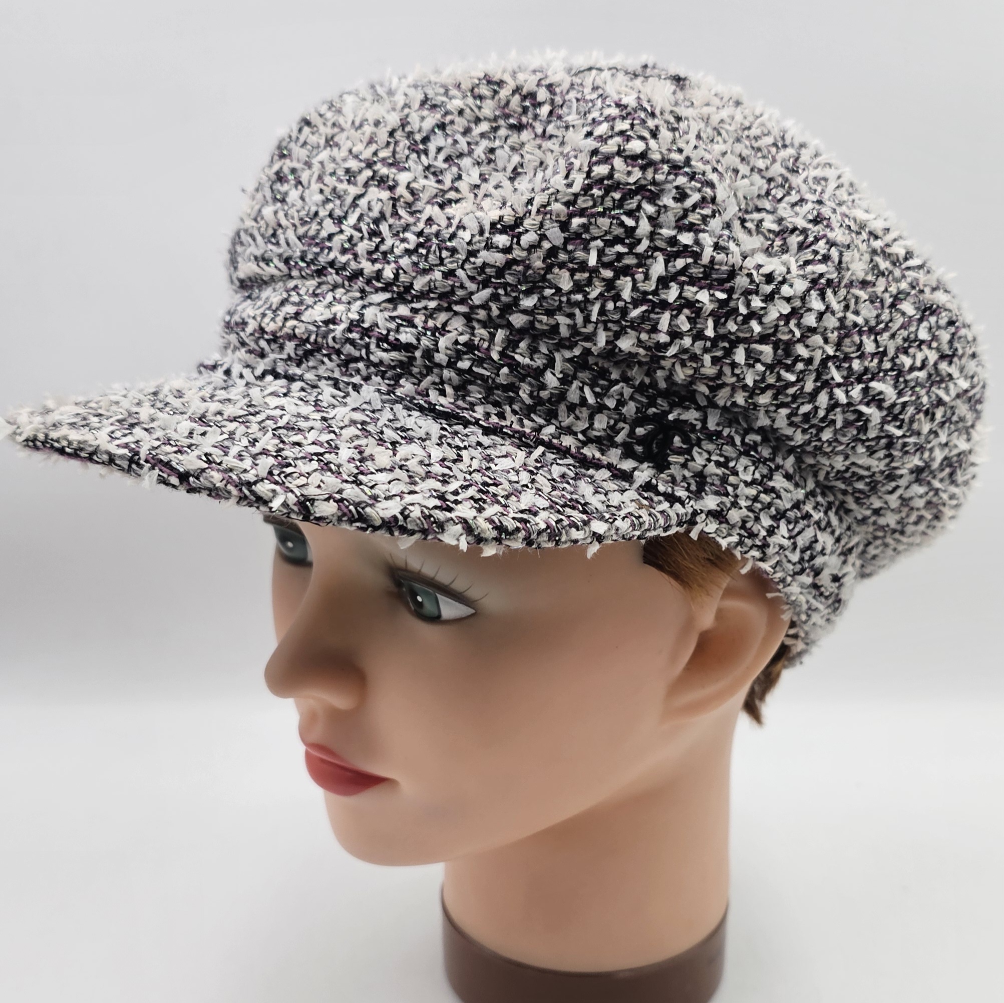 CHANEL CASQUETTE GAVROCHE EN TWEED GRIS ET NOIR FIL ARGENTE TAILLE M