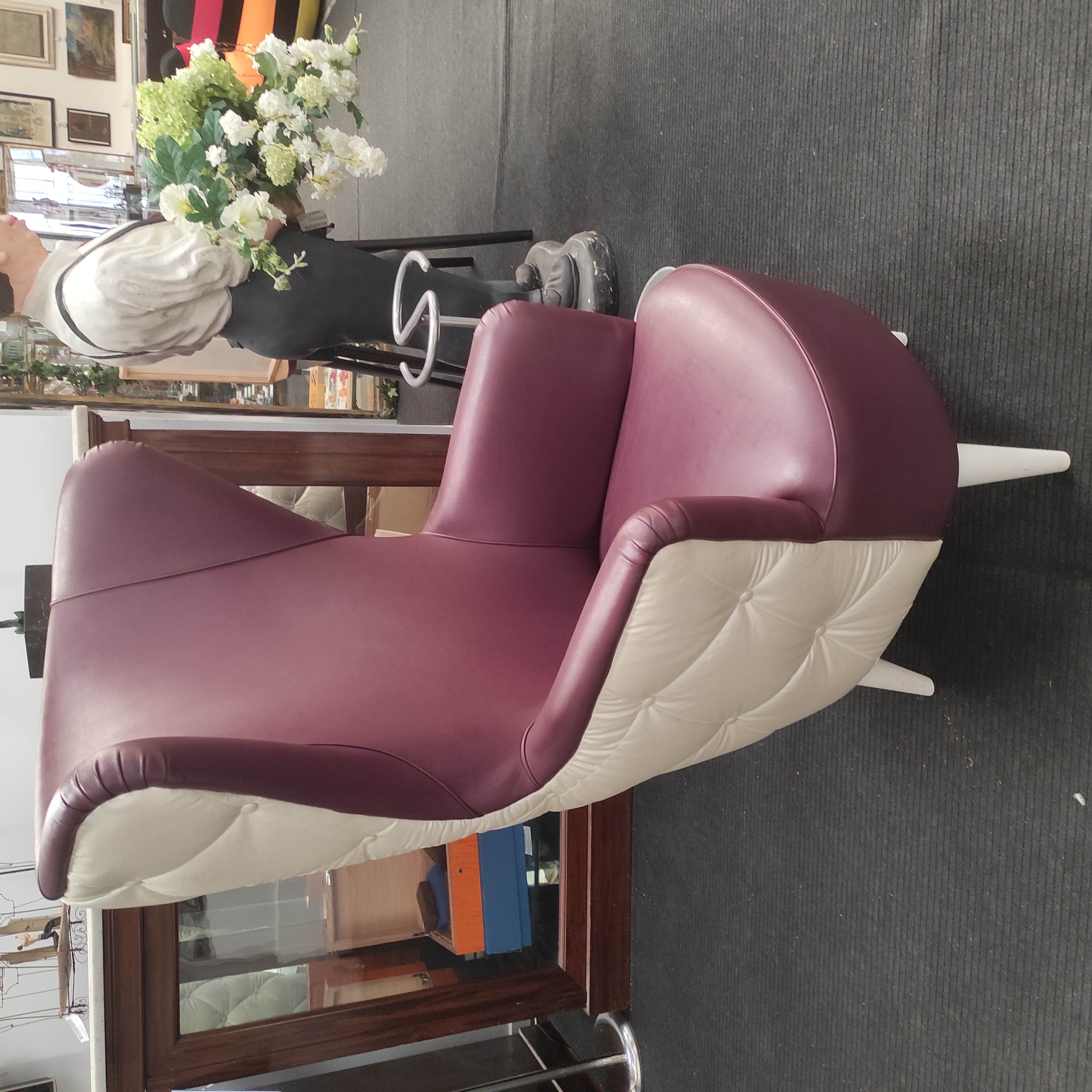 FAUTEUIL CONTEMPORAIN A OREILLES EN SKAI DO CAPITONNE 72/133/76 CM