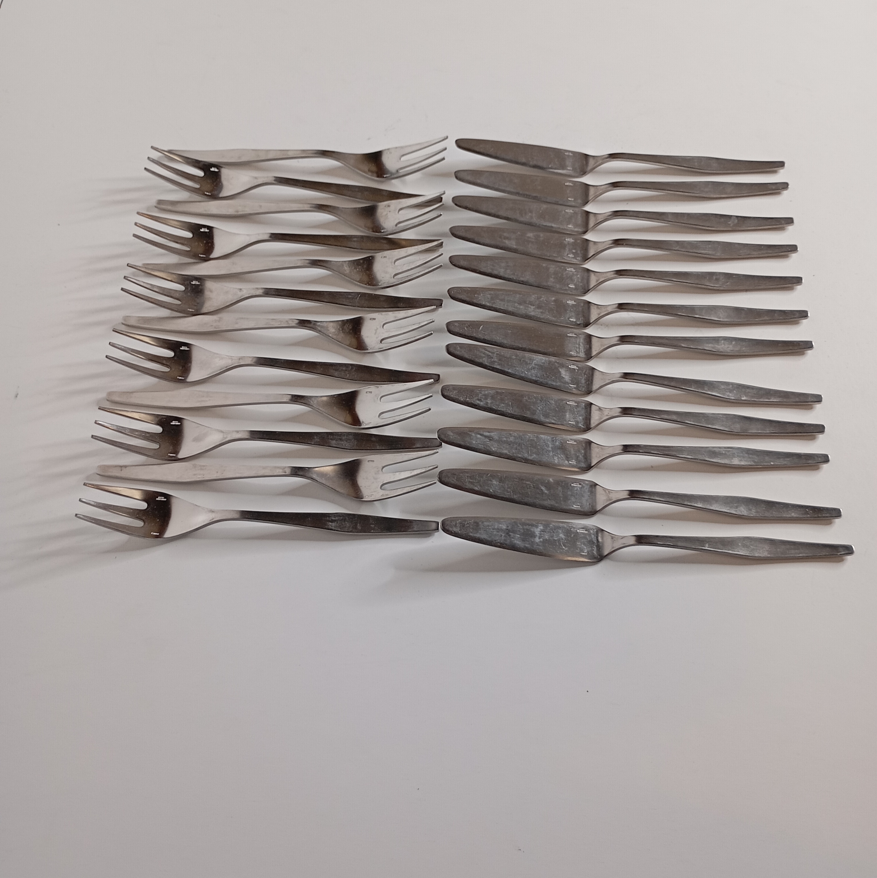 CHRISTOFLE ORLY 12 COUVERTS (24 PIECES) A POISSON EN ACIER 