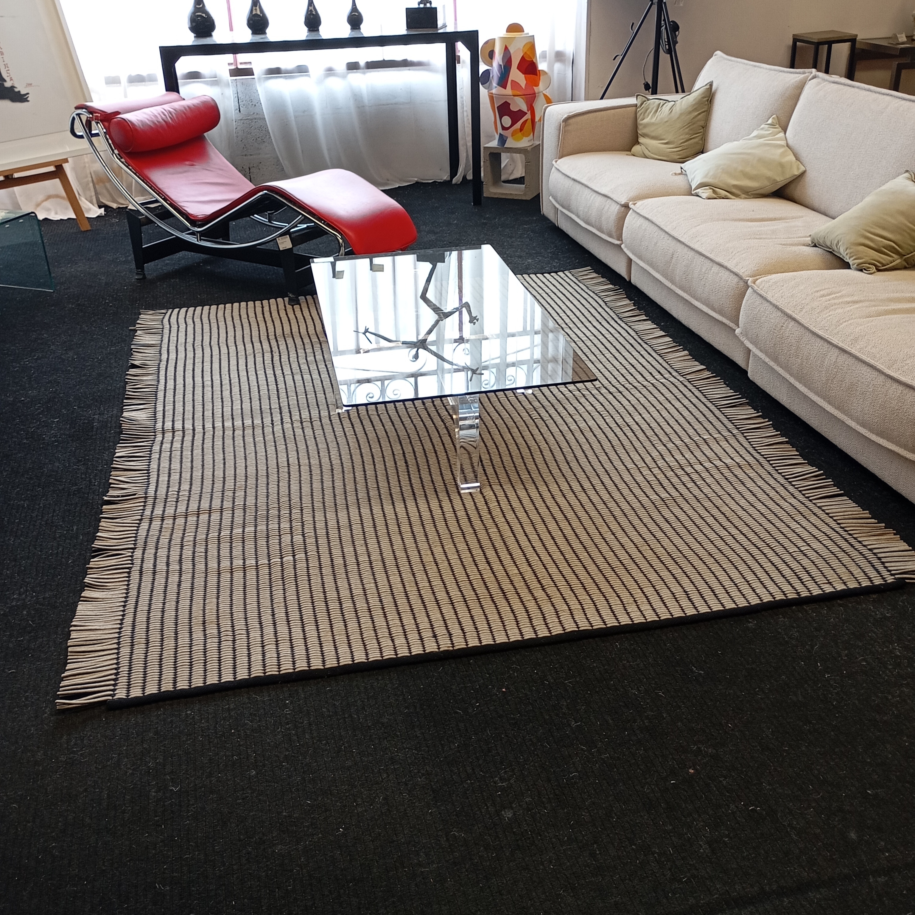 TAPIS CONTEMPORAIN A FRANGES NOIR ET GRIS 247 CM 196 CM