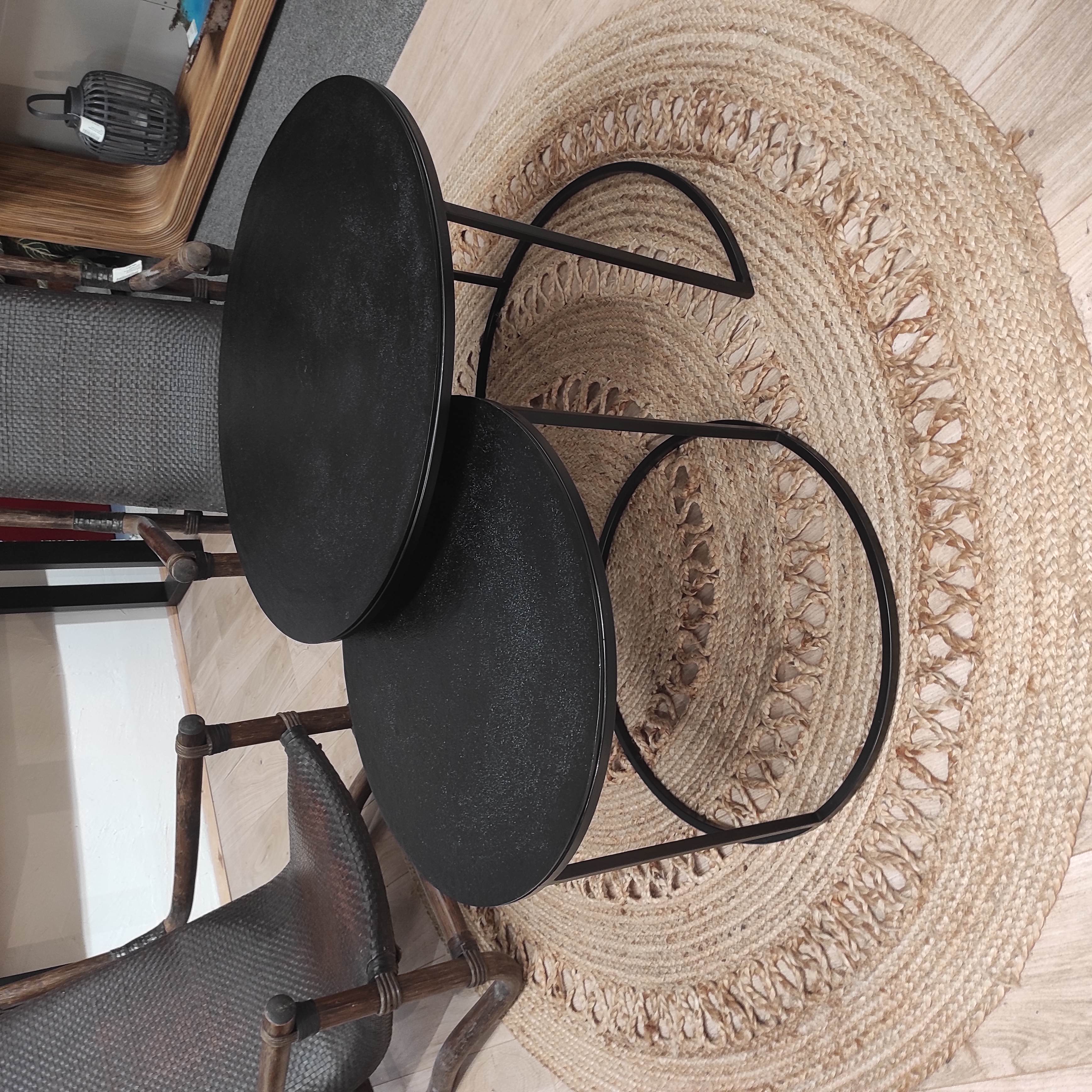 2 TABLES GIGOGNES NOIRES DIAM 75 ET 60 CM H 50 ET 45 CM