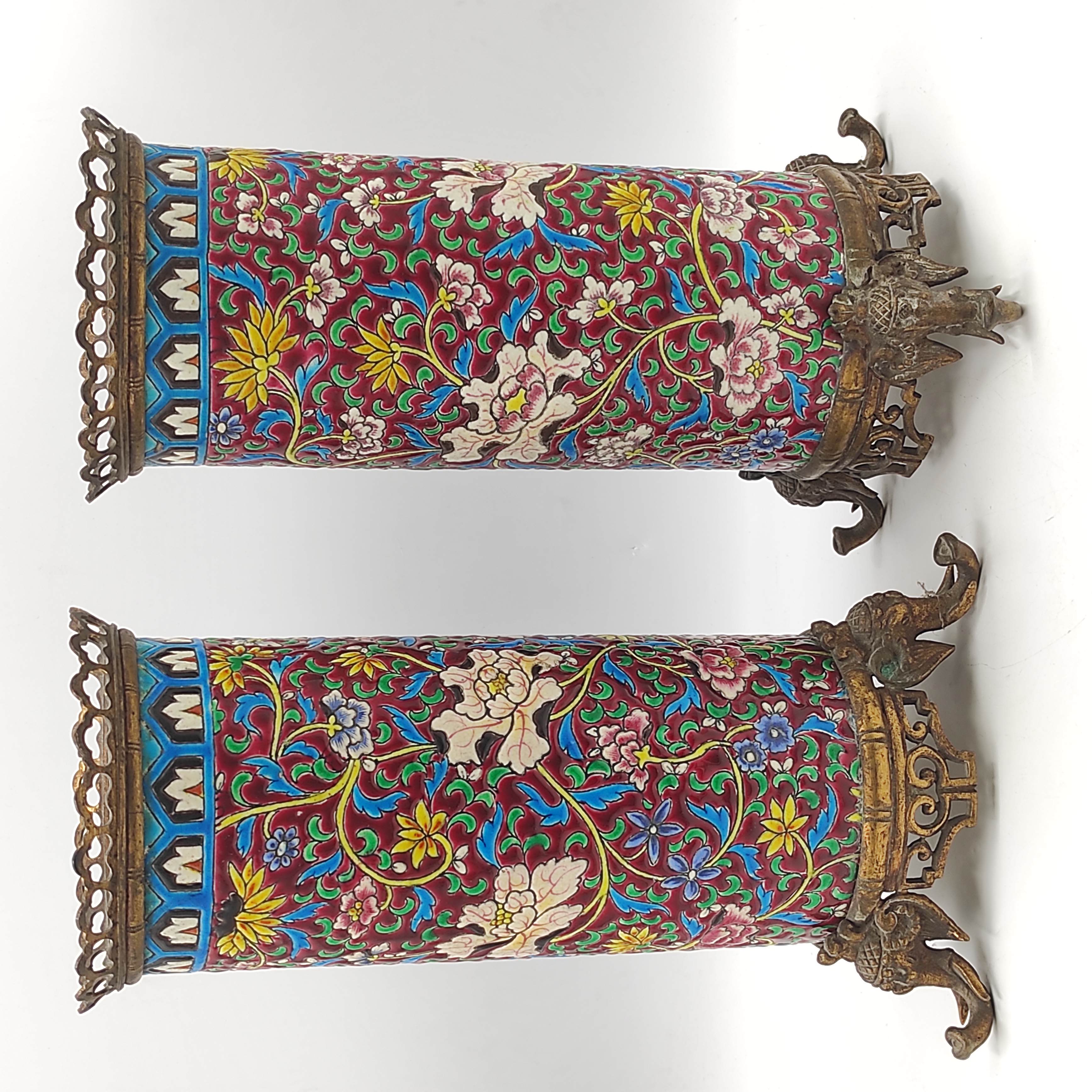 LONGWY PAIRE DE VASES CYLINDRES NAPOLEON III A DECOR D ELEPHANTS H 28 CM