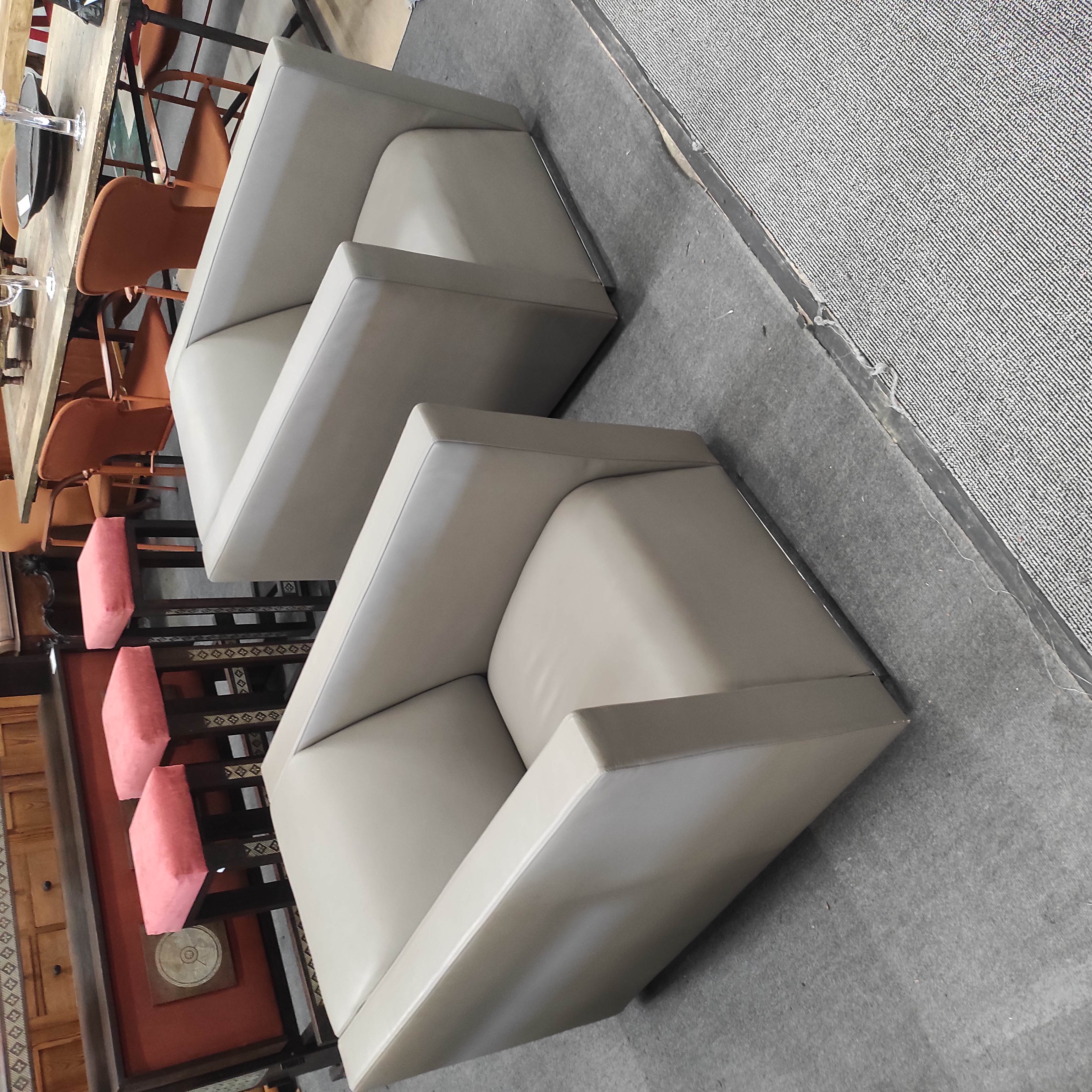 PAIRE DE FAUTEUILS PAQUEBOT EN CUIR 70/66/101 CM