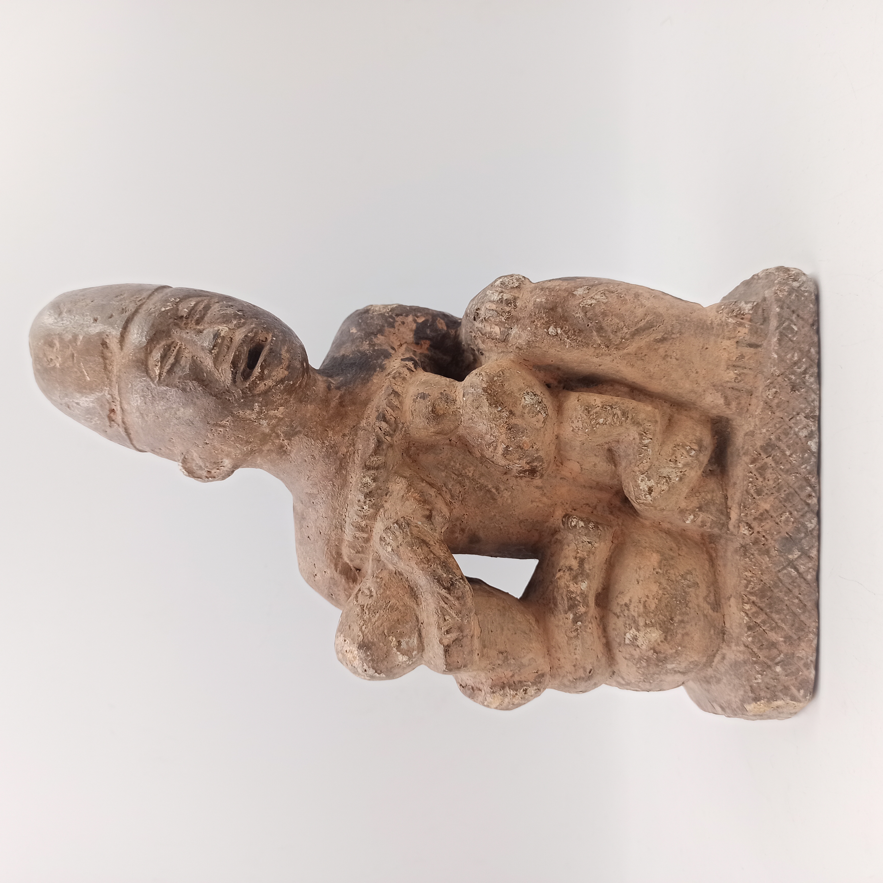 STATUETTE AFRICAINE LA MERE NOURRICIERE H 28 CM