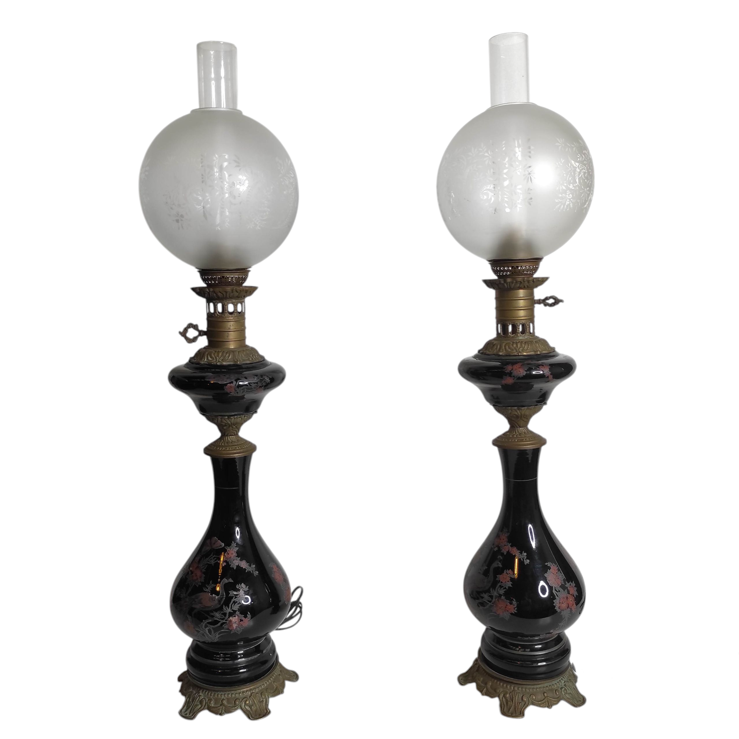 PAIRE DE LAMPES A PETROLE STYLE NAPOLEON III NOIRES A DECOR DE FLEURS H87 CM 