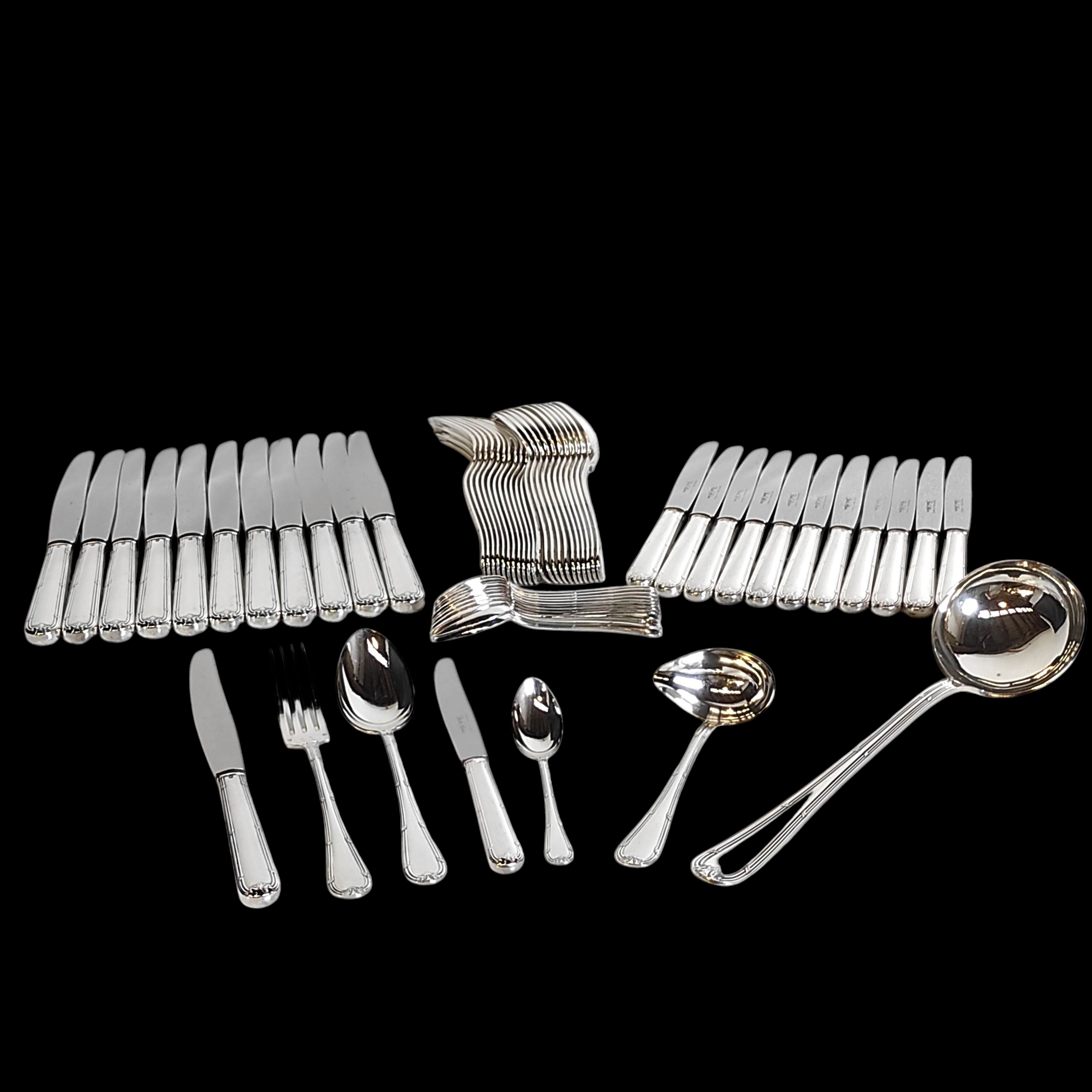 SAINT HILAIRE MENAGERE 12 PERSONNES 62 PIECES EN METAL ARGENTE