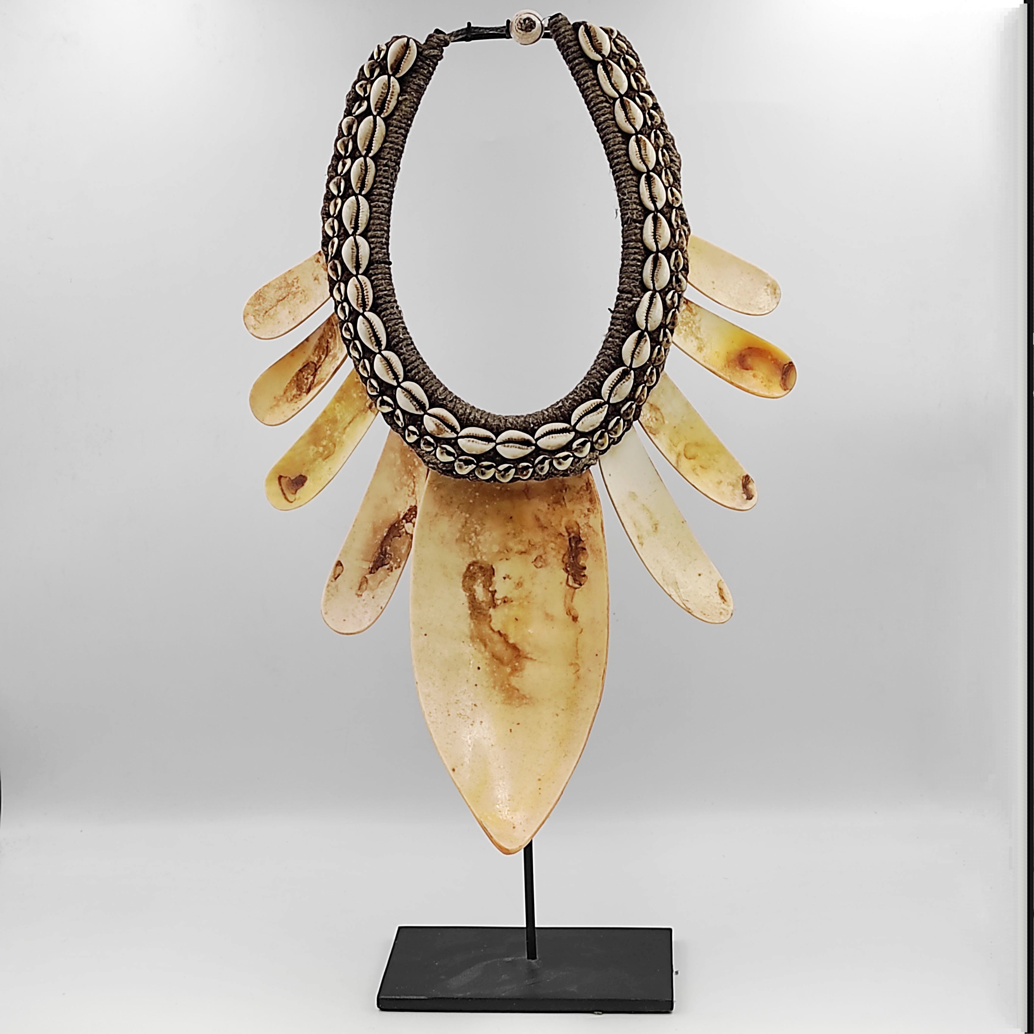 COLLIER PRIMITIF DE PAPOUASIE NOUVELLE GUINEE