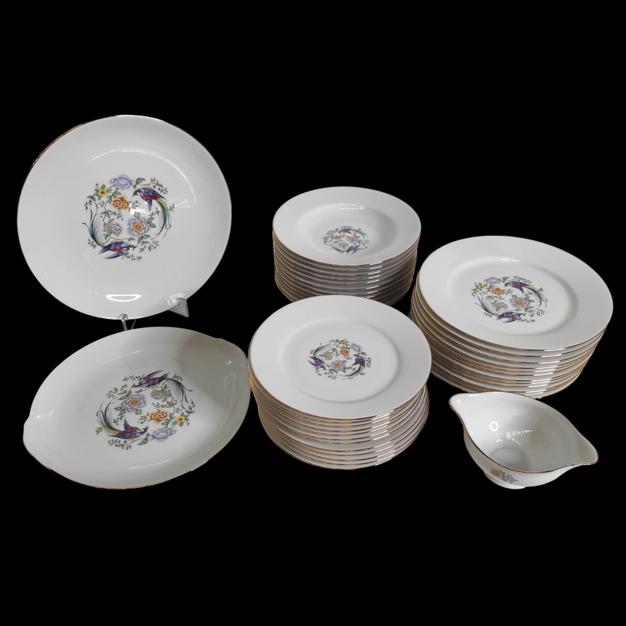 LIMOGES SERVICE DE TABLE EN PORCELAINE A DECOR D OISEAUX DE PARADIS