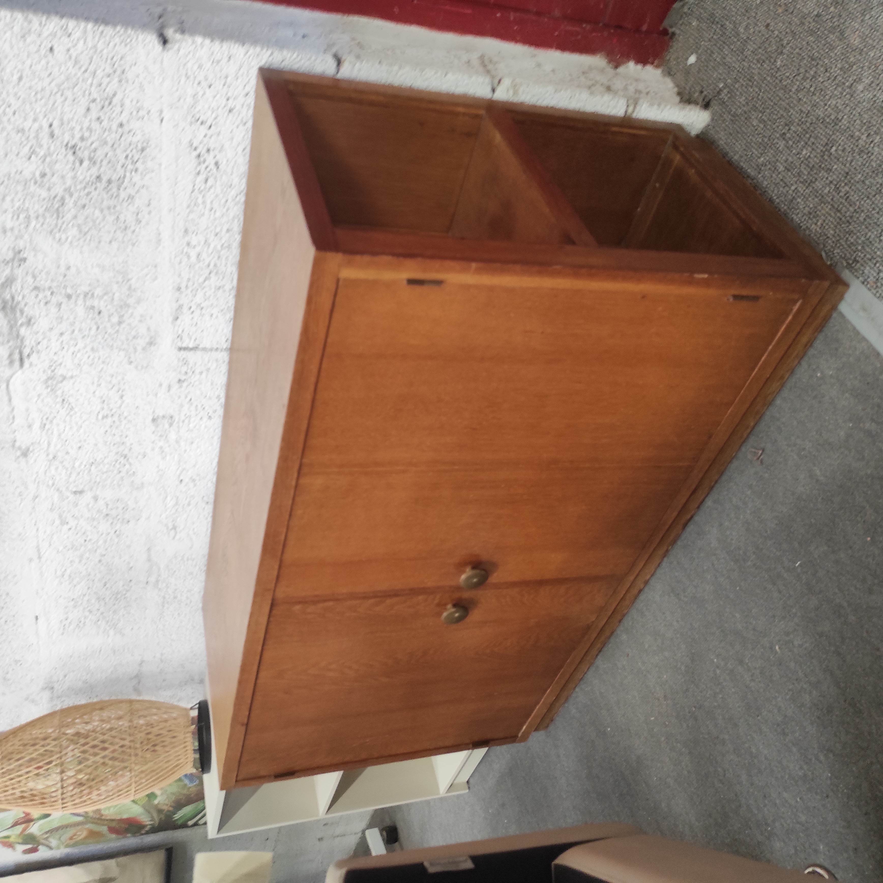BAHUT 2 PORTES ET NICHES LATERALES 120/70/42 CM