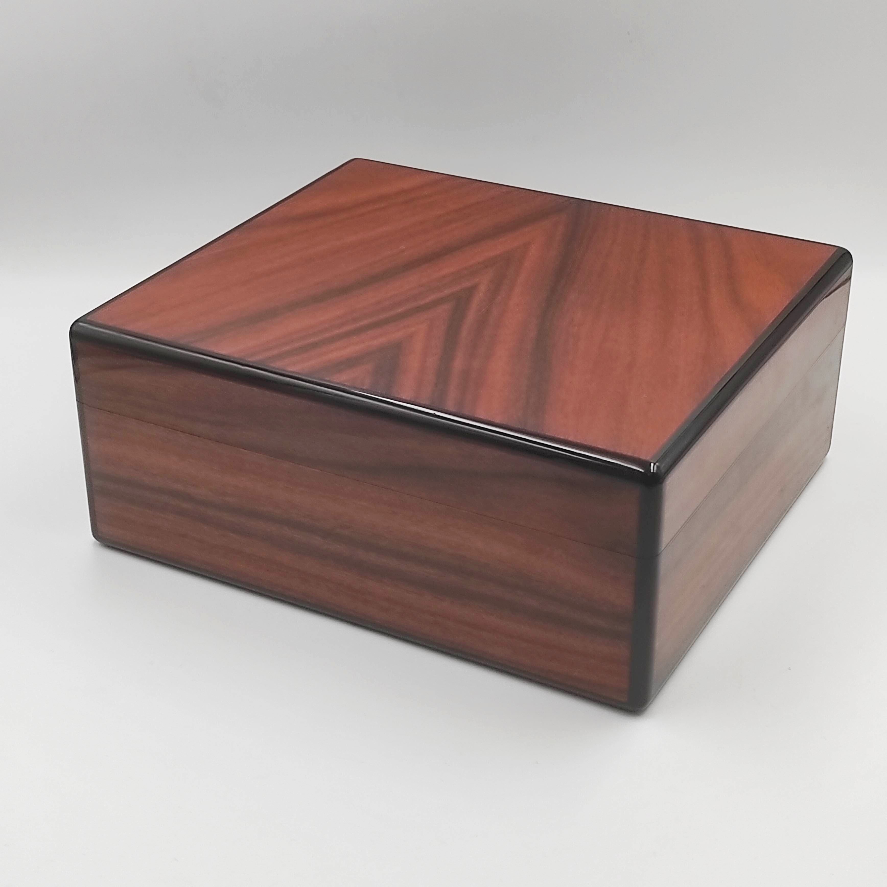 CAVE A CIGARE EN PLACAGE DE PALISSANDRE 25 x 22 x 10 CM