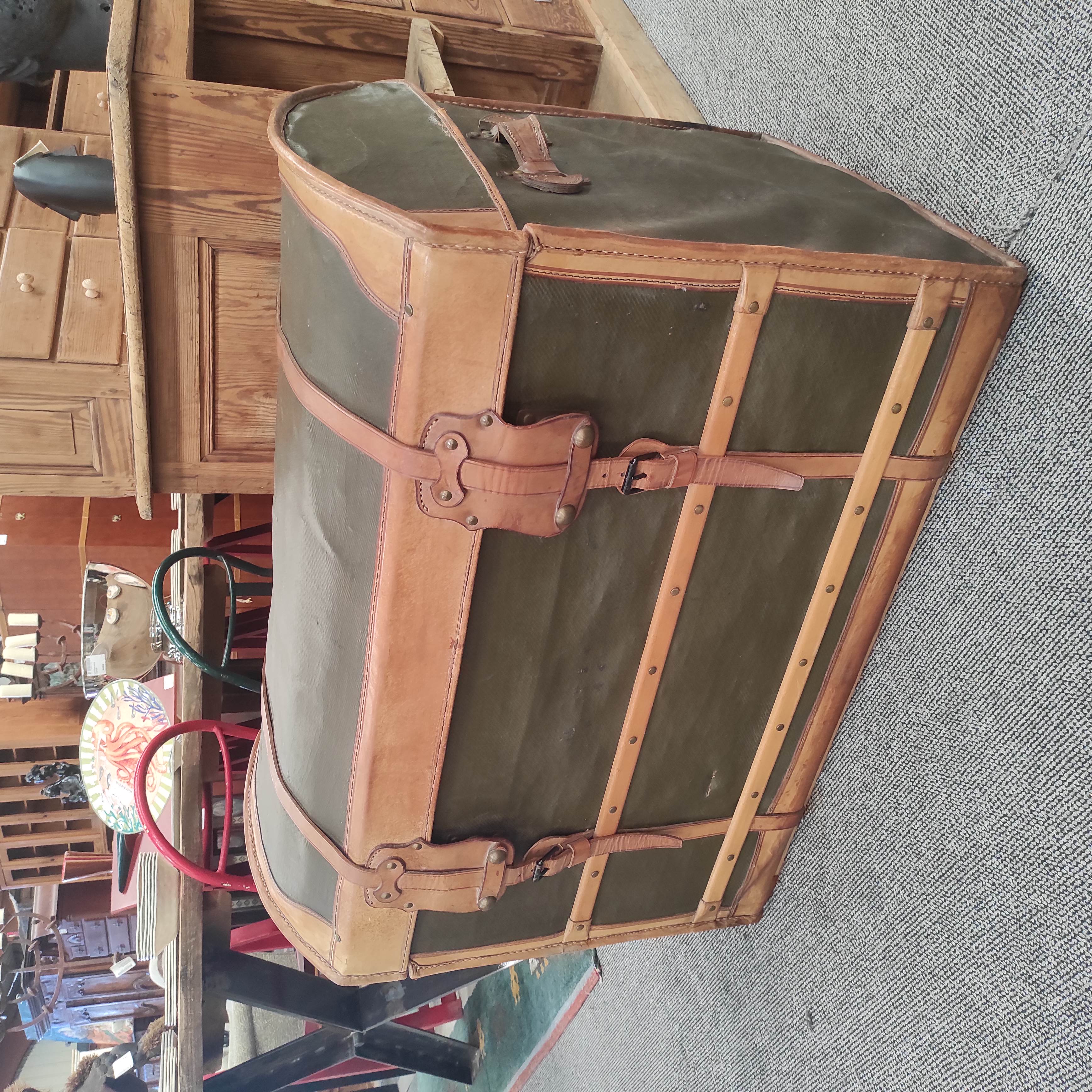 MALLE DE VOITURE E.B BREVET SCDG 92/70/60 CM 