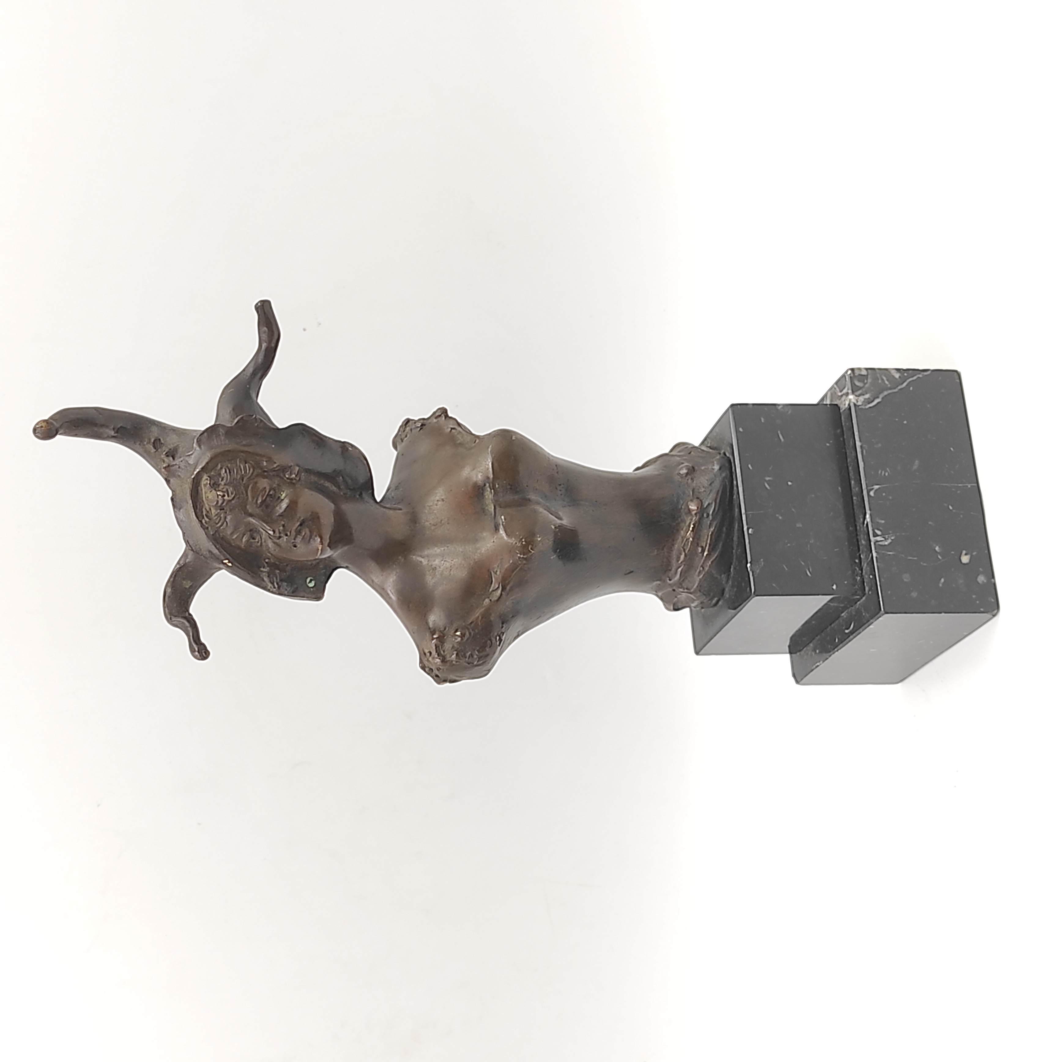 MOREAU BRONZE DE FEMME COIFFEE D UN BONNET DE BOUFFON H 23 CM