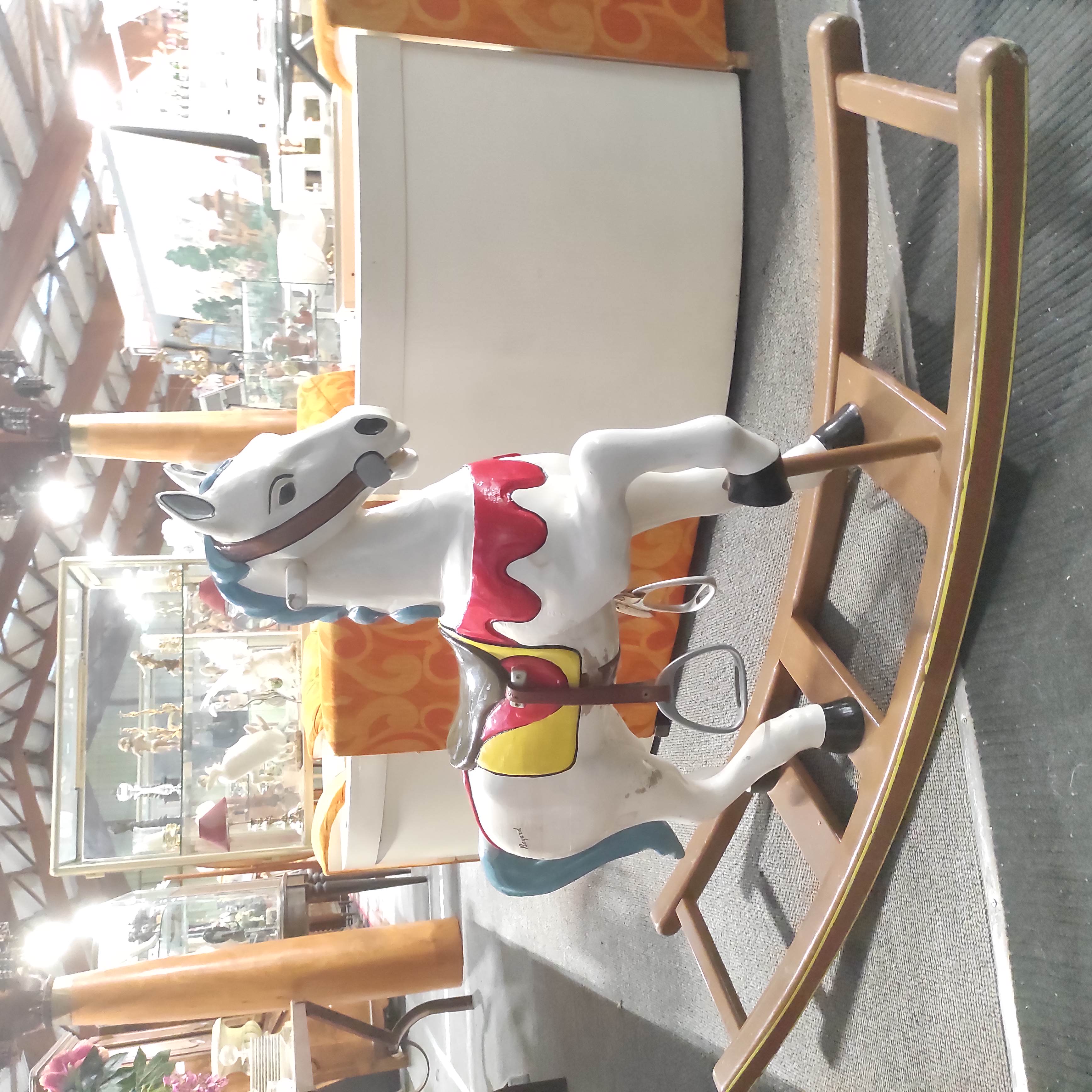 CHEVAL A BASCULE EN BOIS PEINT 140/88 CM