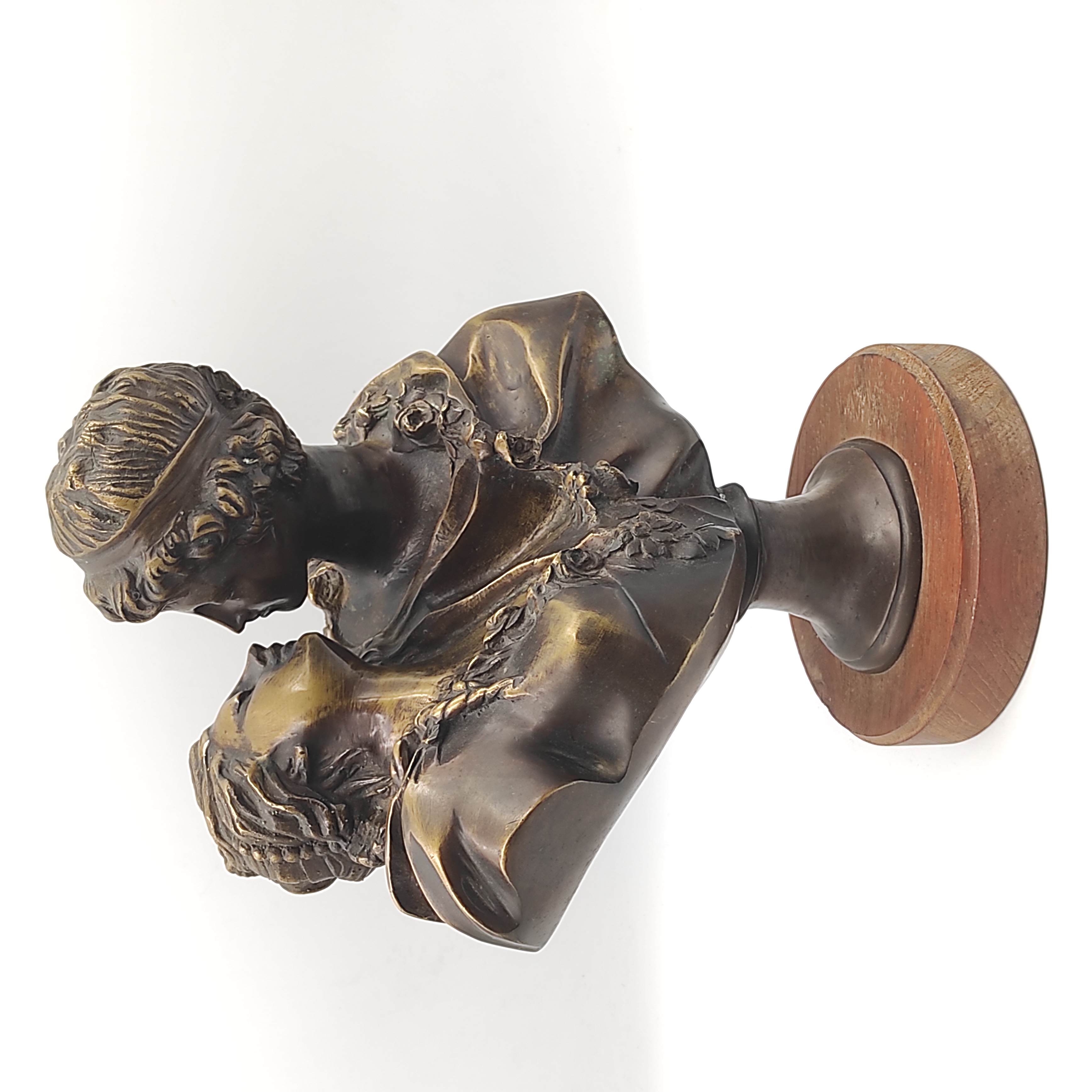 BRONZE SUR PIEDOUCHE LE COUPLE D AMOUREUX