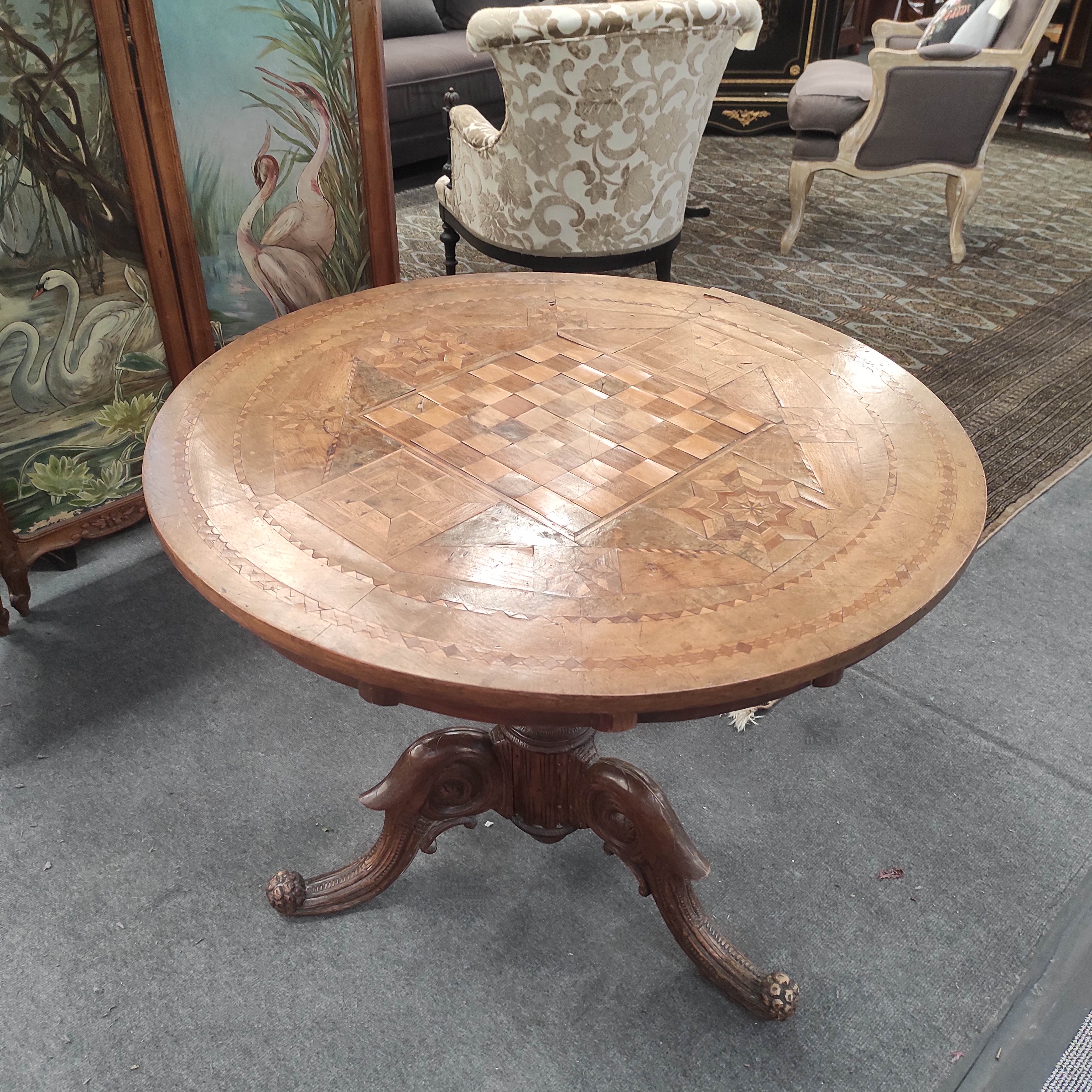 TABLE A JEU PLATEAU MARQUETE PIED TRIPODE 88/70 CM