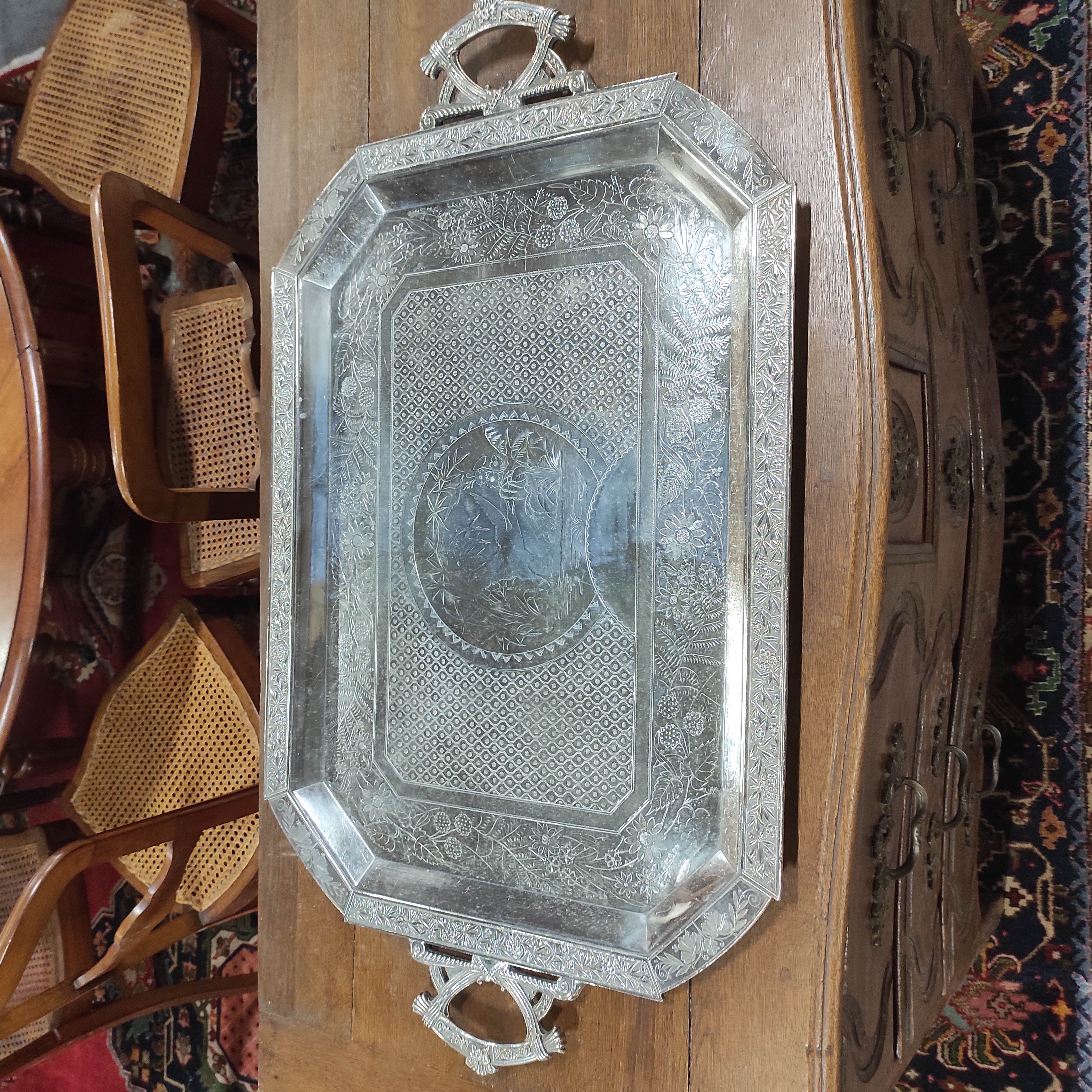 MERIDEN COMPANY IMPORTANT PLATEAU A DECOR DE FLEURS ET D AIGLE 86 x 50 CM