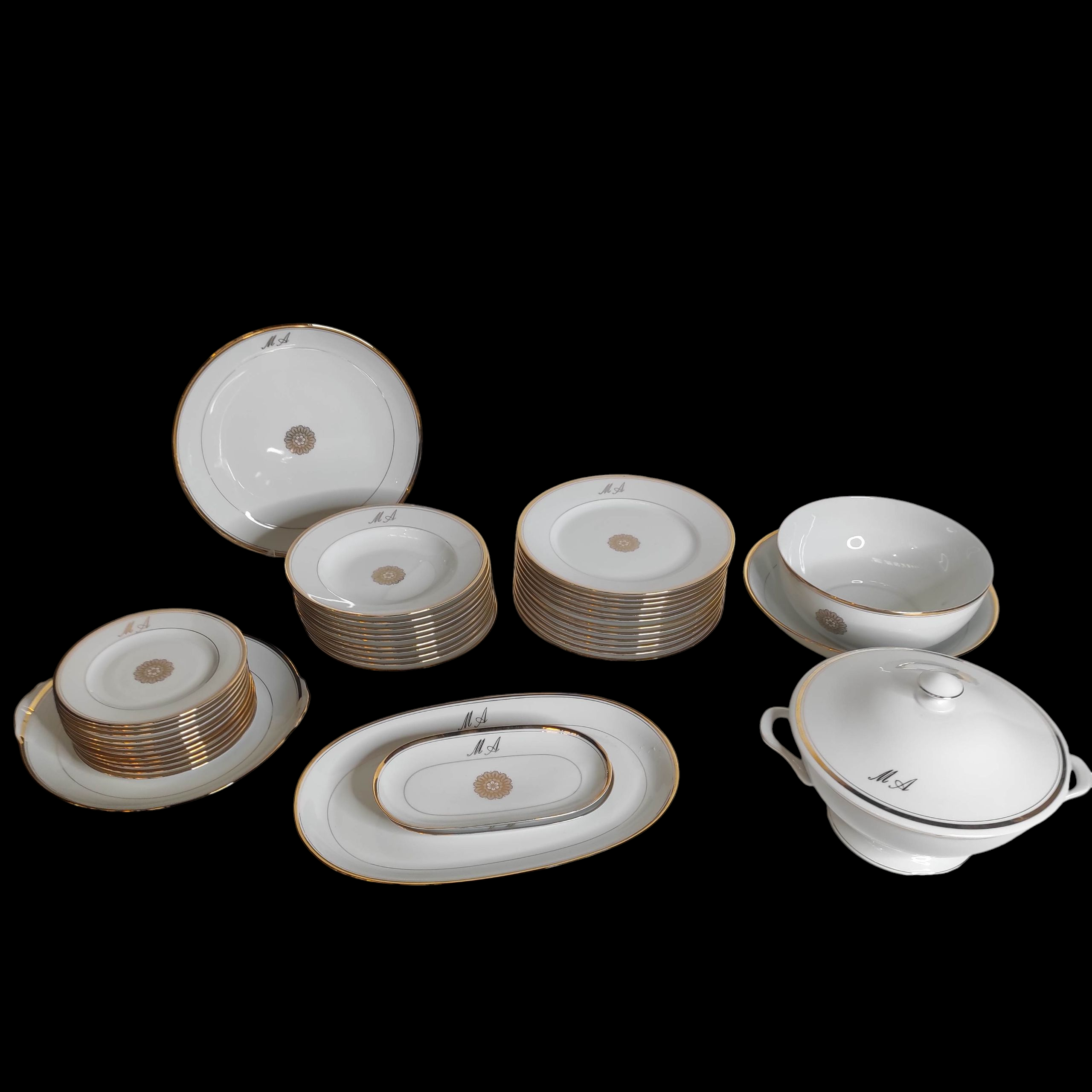 LIMOGES SERVICE DE TABLE MONOG LISERE OR