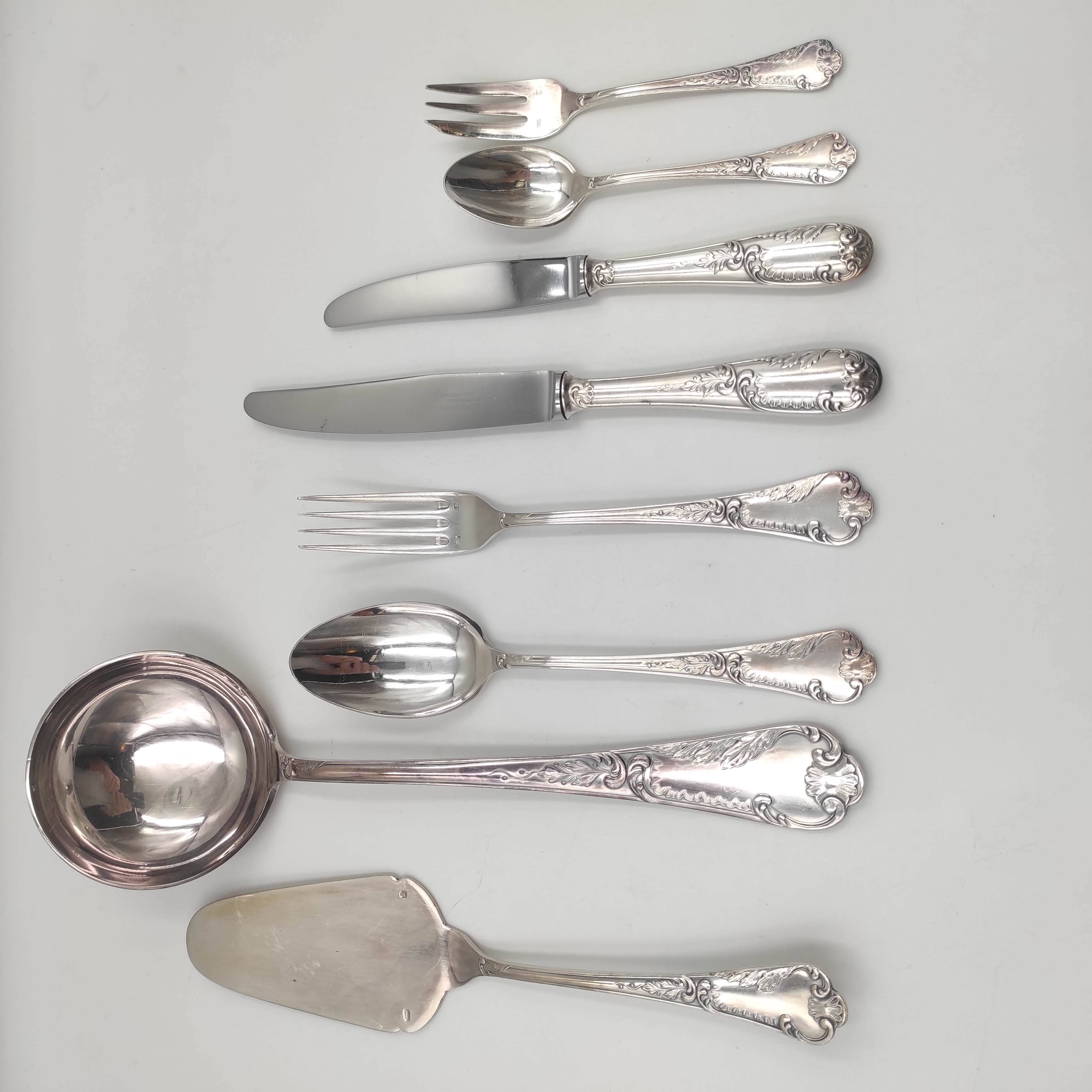 FRIONNET FRANCOIS MENAGERE 74 PIECES EN METAL ARGENTE