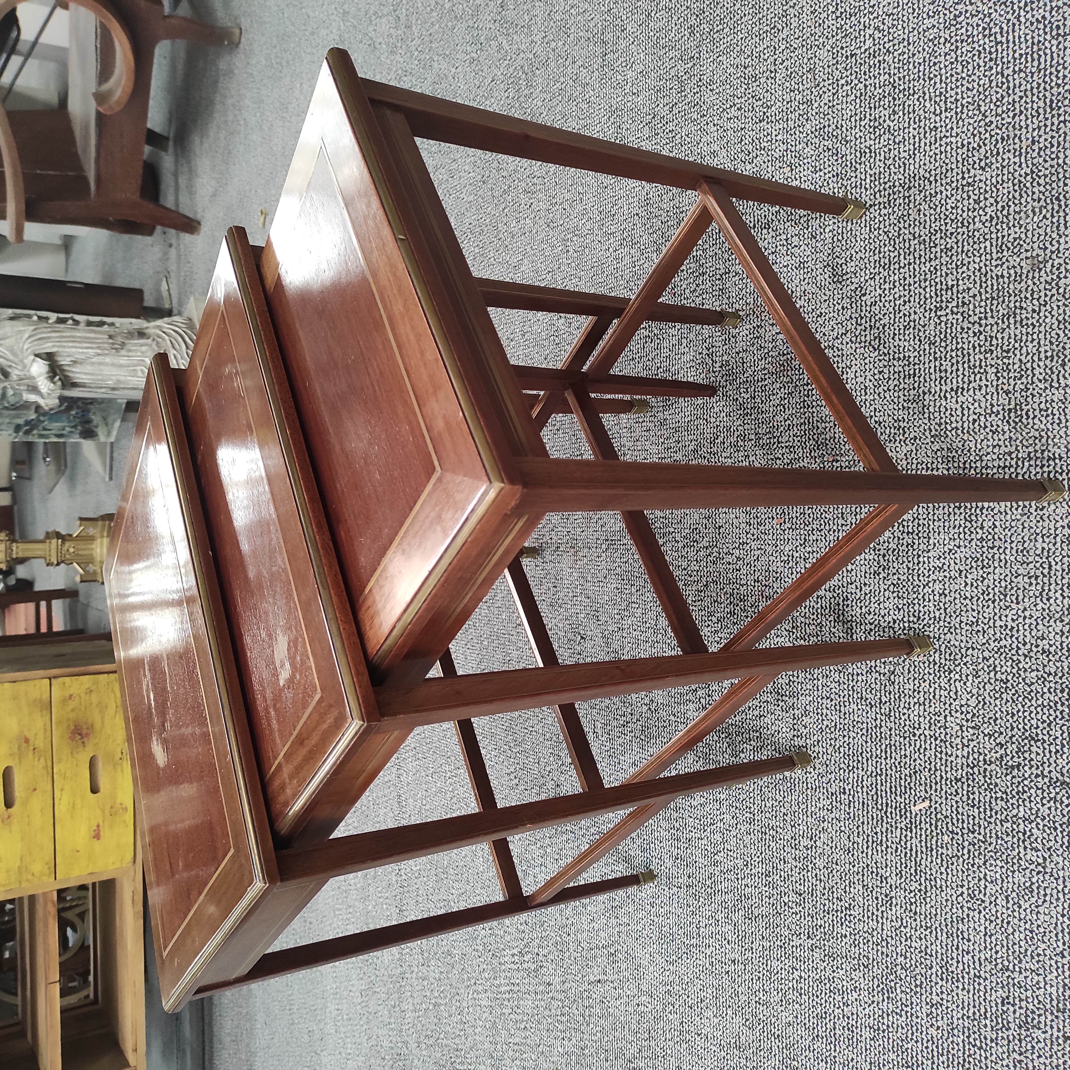 PAGNY FILS SUITE DE 3 TABLES GIGOGNES EN L ETAT 47/54/73 CM STYLE DIRECTOIRE