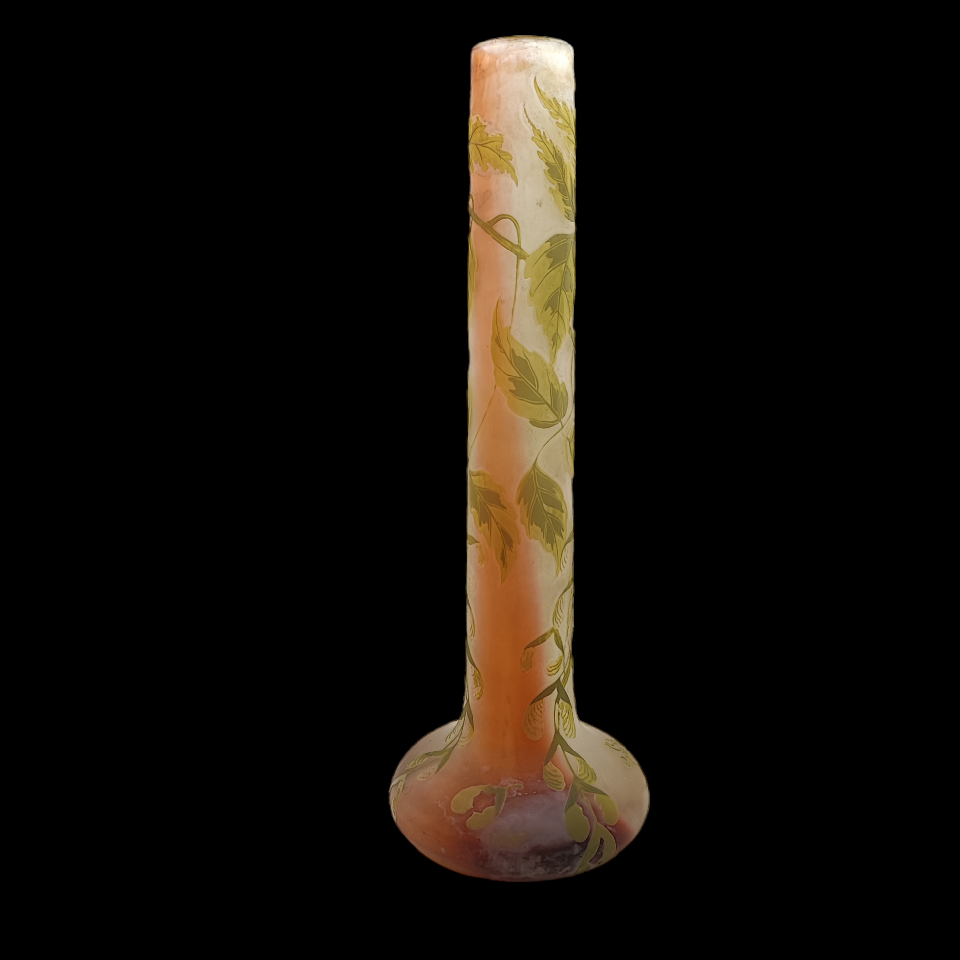 GALLE SOLIFLORE EN PATE DE VERRE A DECOR D ERABLE 45 X 15 CM