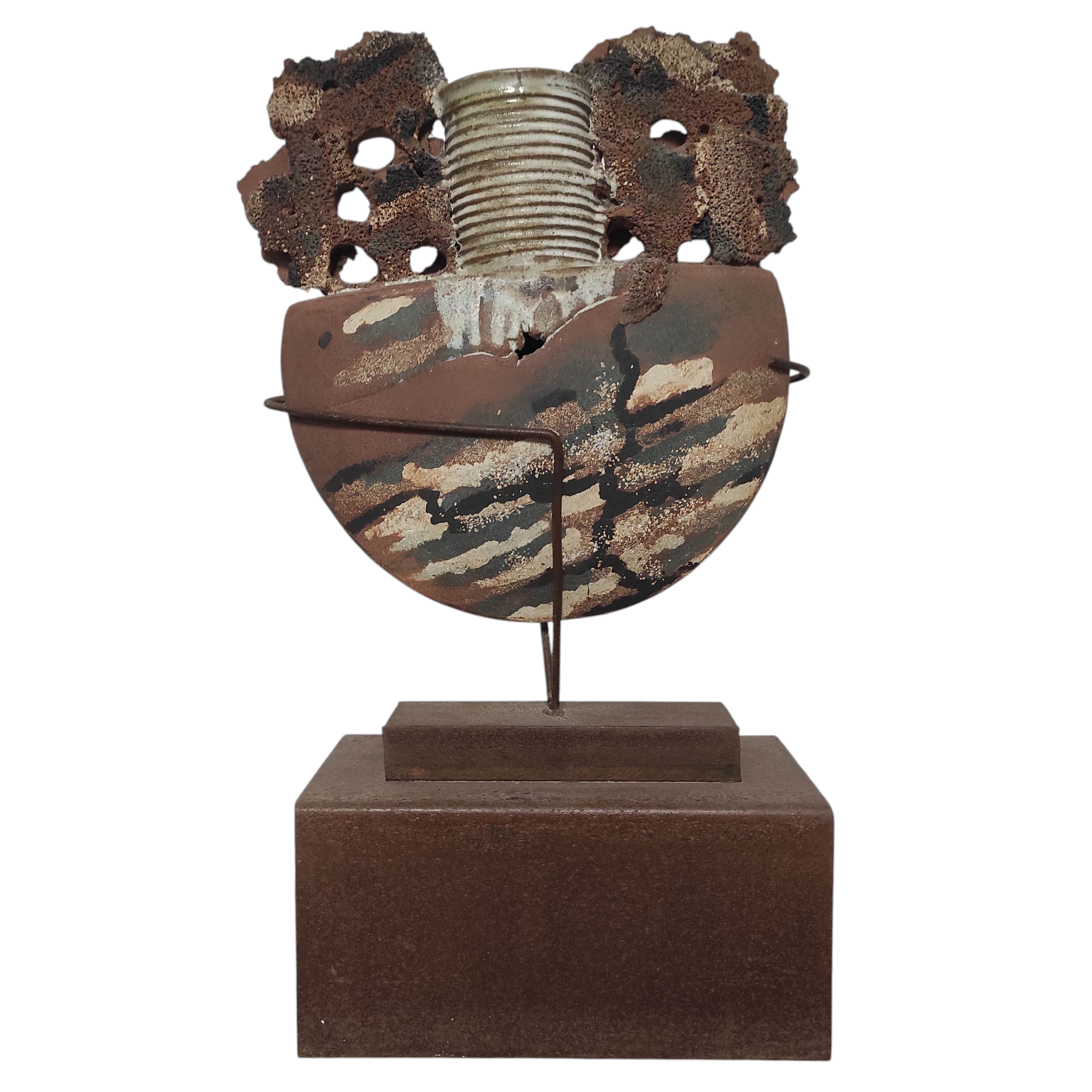 EVELINE ALMAYRAC SCULPTURE AMPHORE EN TERRE CUITE SUR SUPPORT 89 x 50 x 25 CM