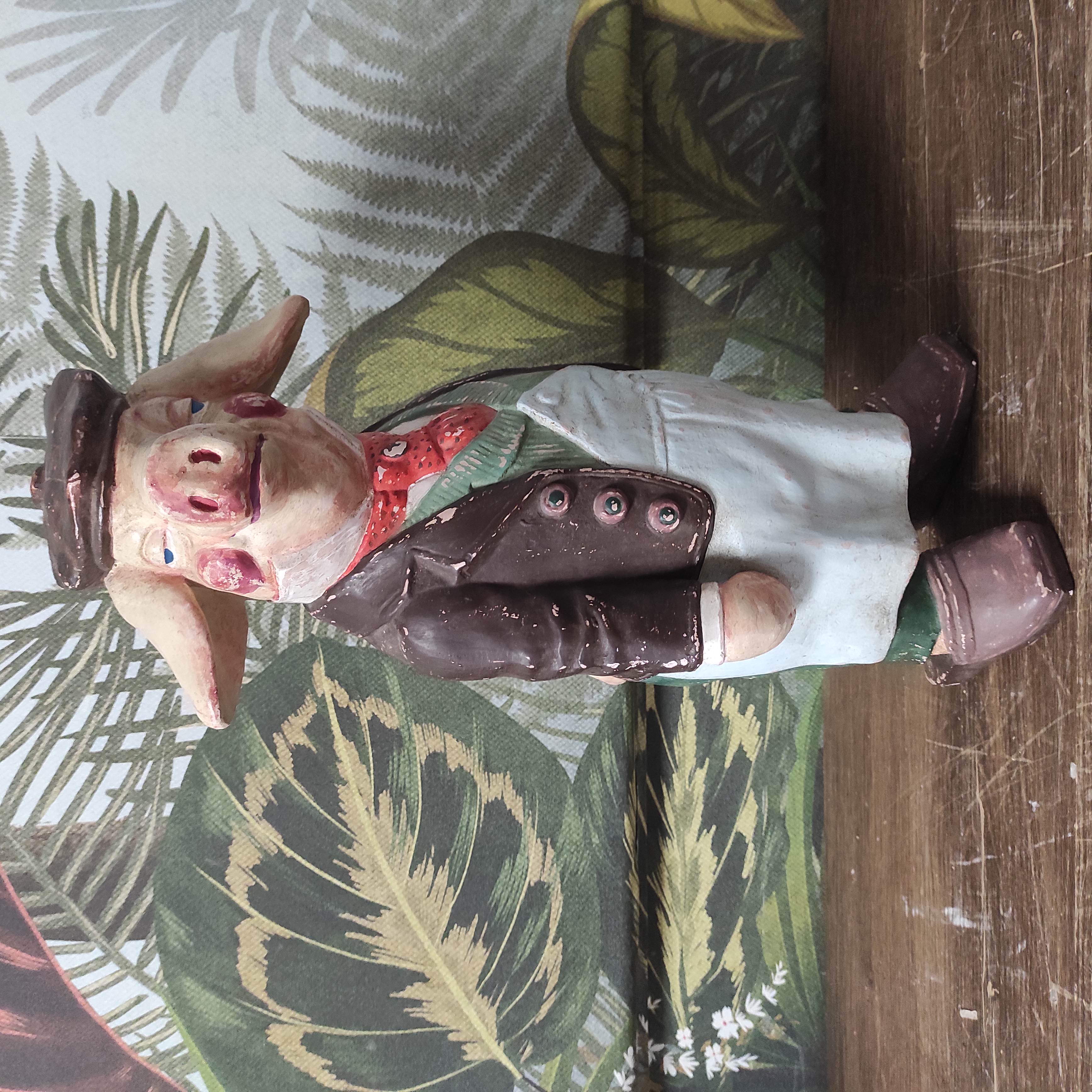 ANCIEN COCHON BOUCHER EN PLATRE PEINT JACQUETTE BORDEAUX H 50 CM