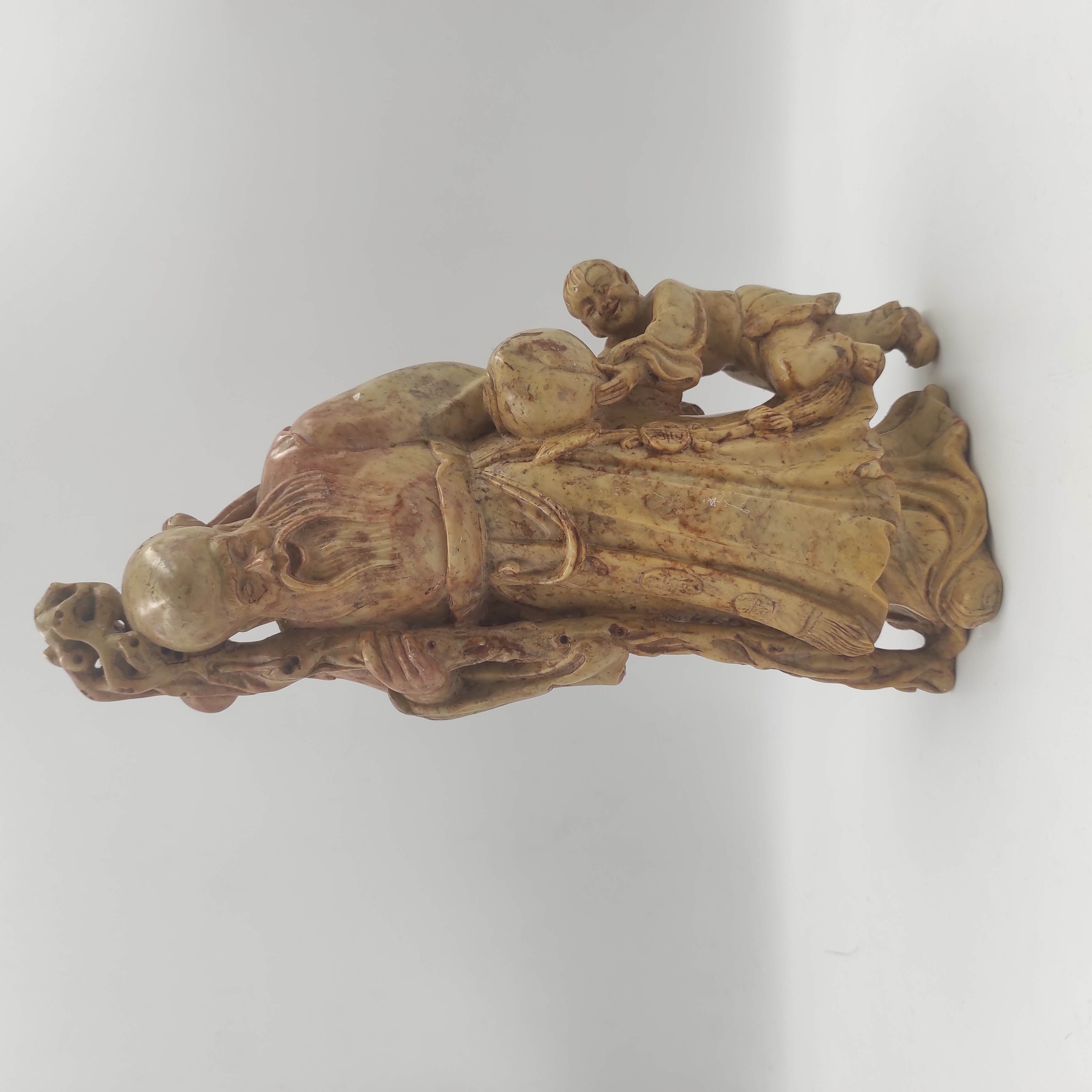 SCULPTURE ORIENTALE EN PIERRE TENDRE LE SAGE ET L ENFANT H 28 CM