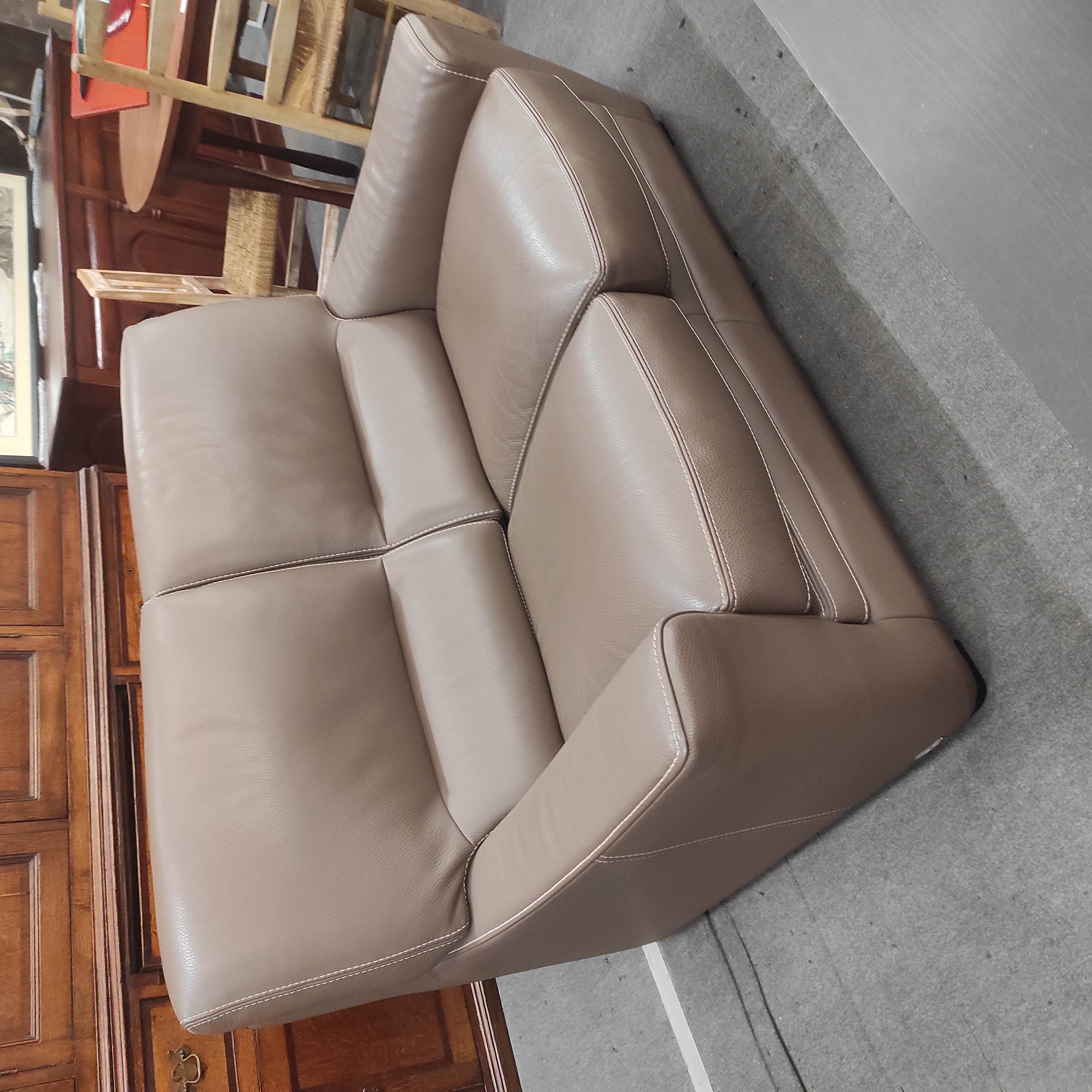ROCHE BOBOIS CANAPE 2 PLACES 150/88/95 CM EN CUIR TAUPE