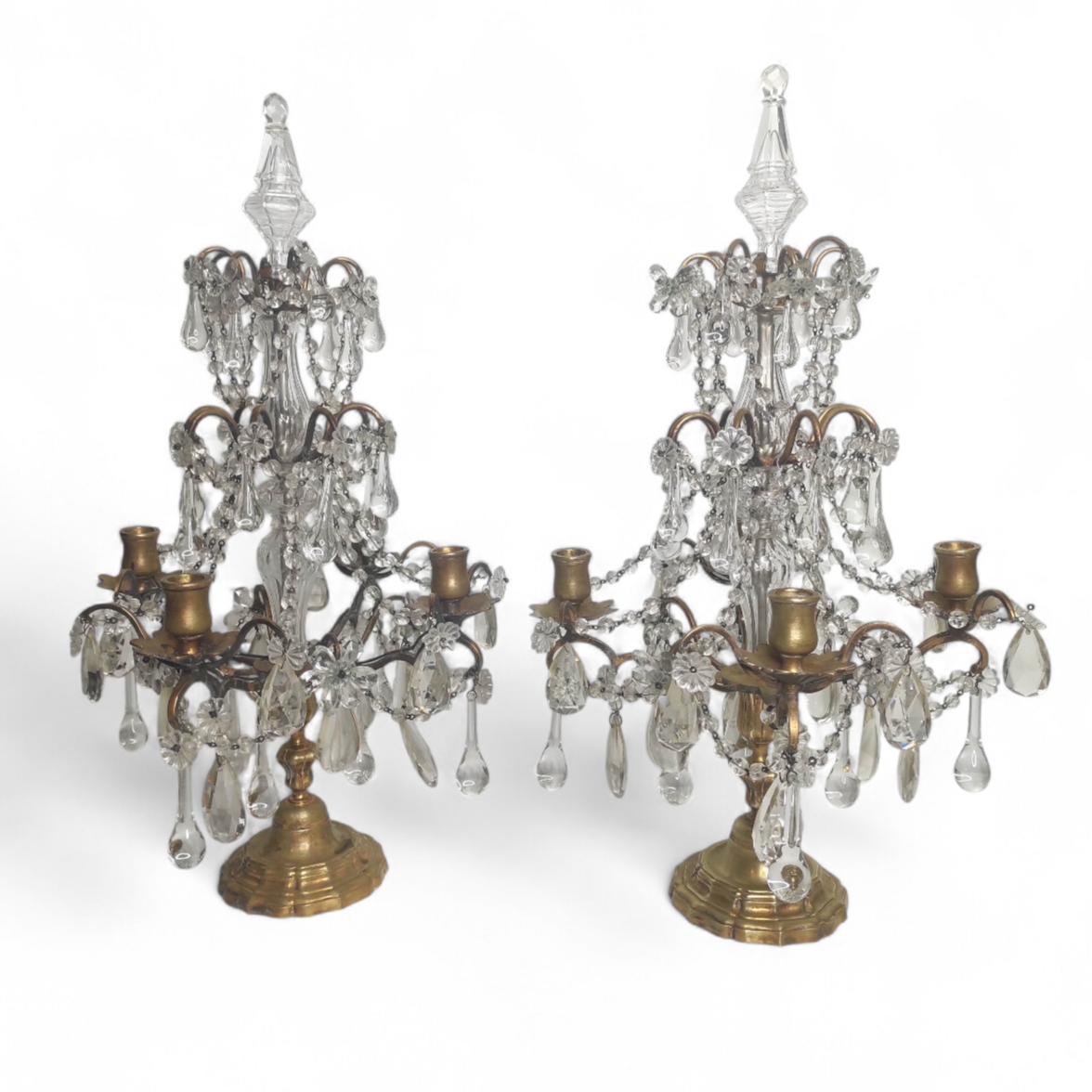 PAIRE DE GIRANDOLES EN BRONZE ET PAMPILLES DE CRISTAL H 58 CM (ECLAT)