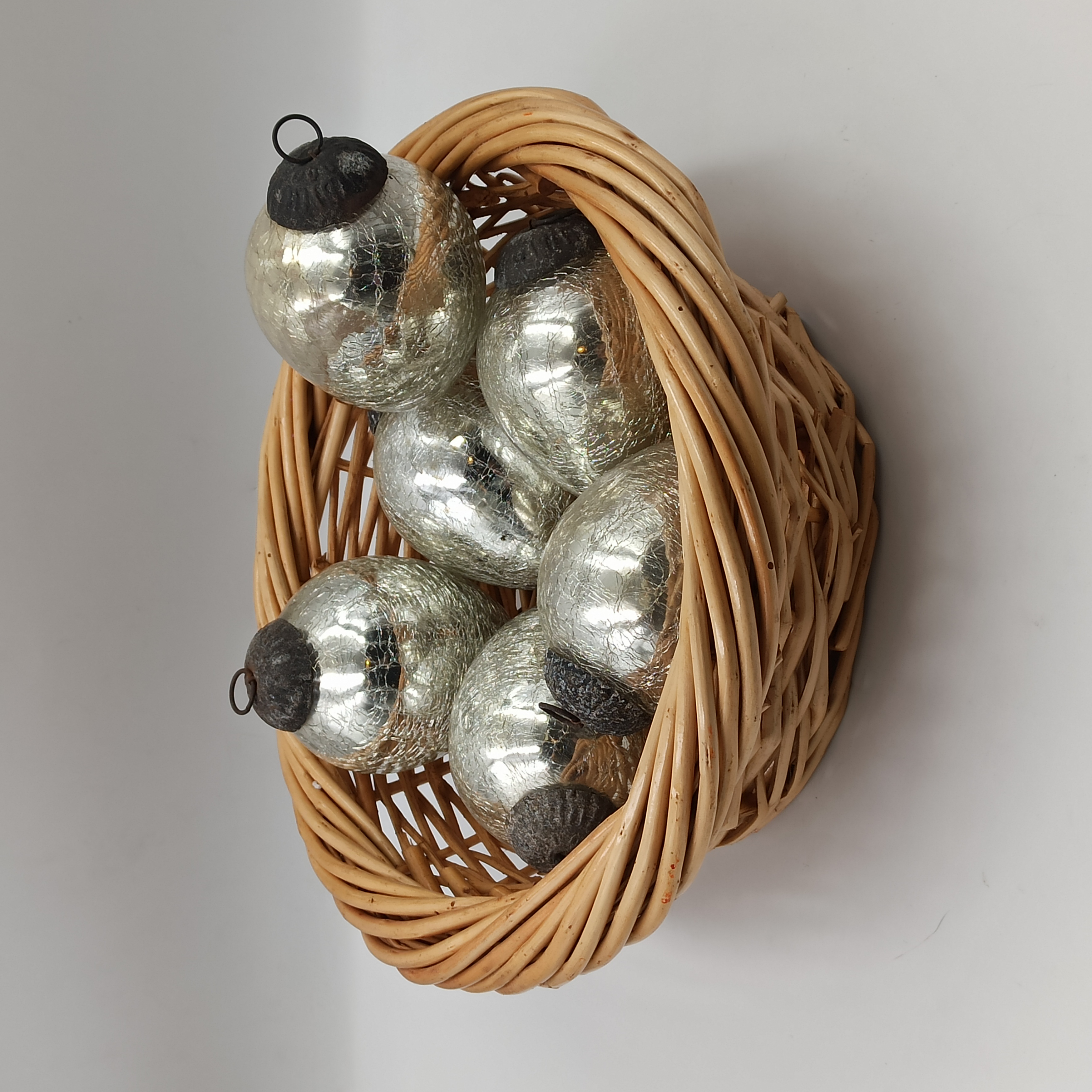 SERIE DE 6 DECORATIONS DE NOEL EN VERRE EGLOMISE CRAQUELE ARGENTE